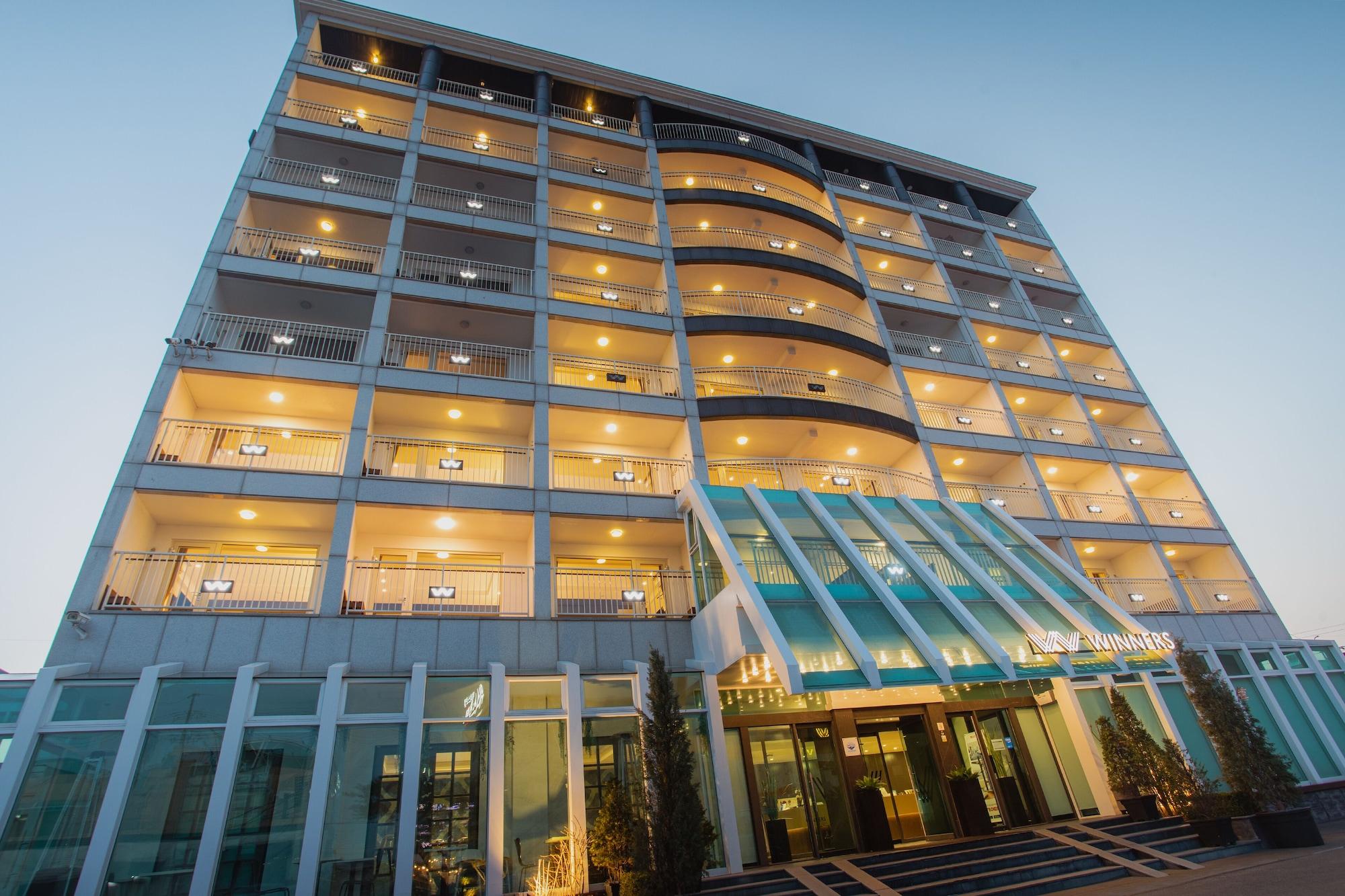 Vista Exterior Winners Hotel