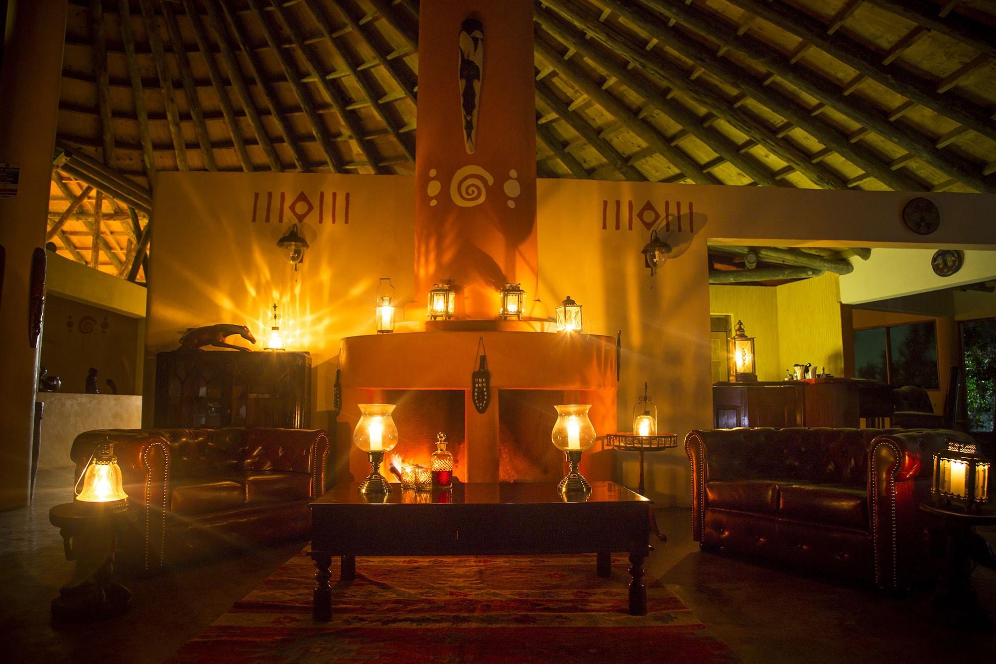 Bar/Salón Mara Engai Wilderness Lodge