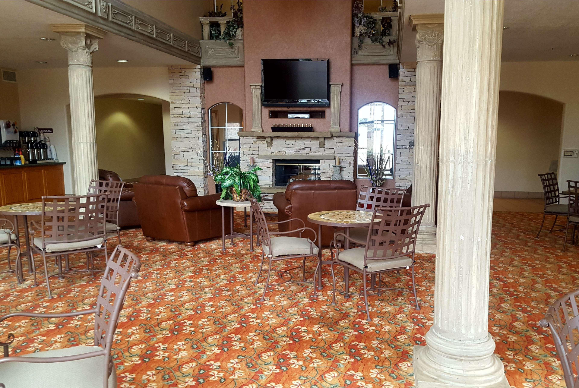 Vista Lobby Baymont by Wyndham Belen NM