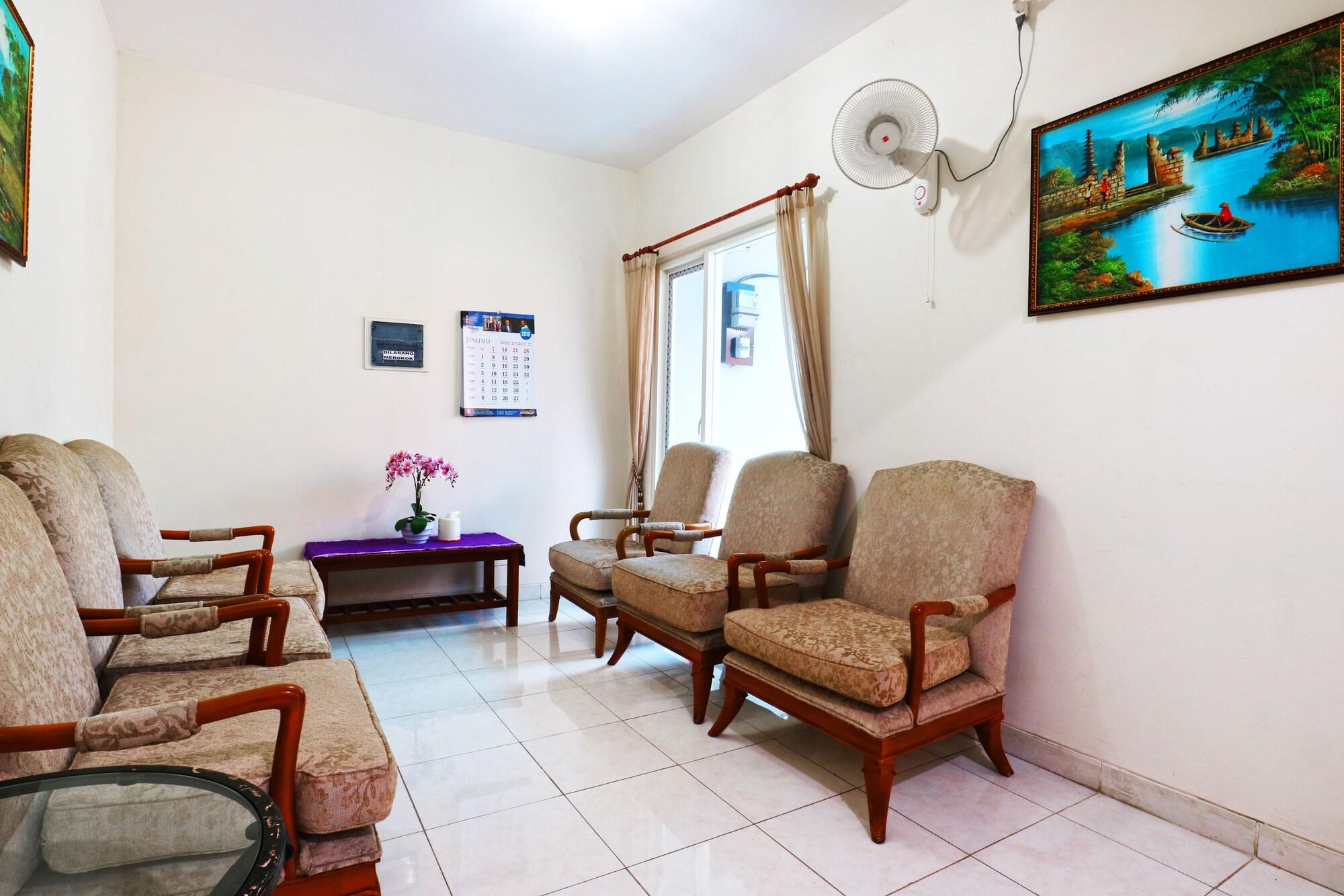 Vista Lobby Casa Sidoluhur 17