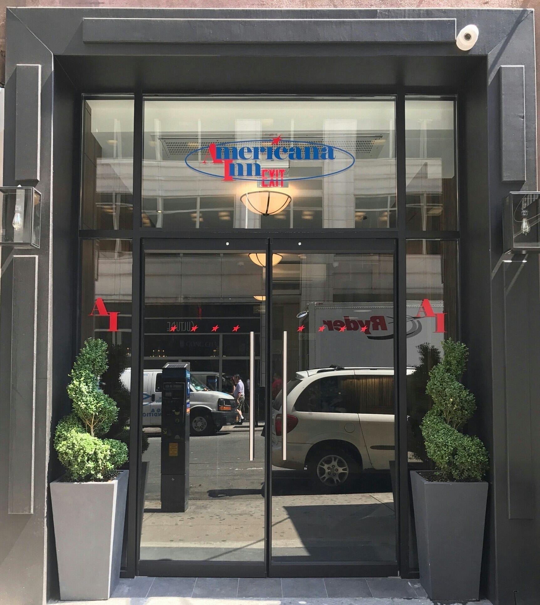 Varios Americana Inn