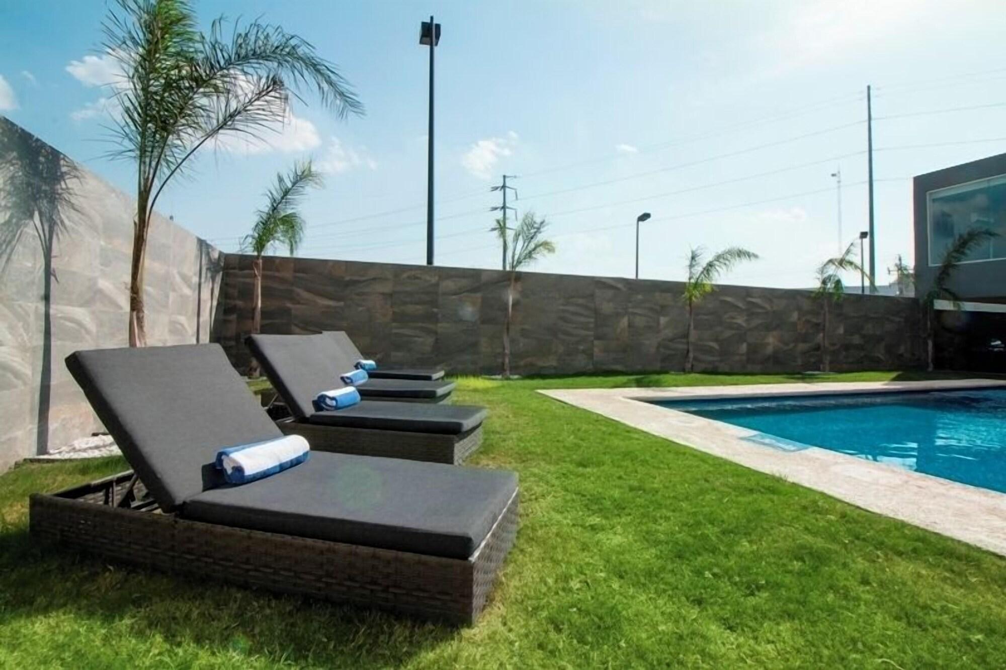 Vista Exterior CHN Hotel Monterrey Aeropuerto, Trademark by Wyndham