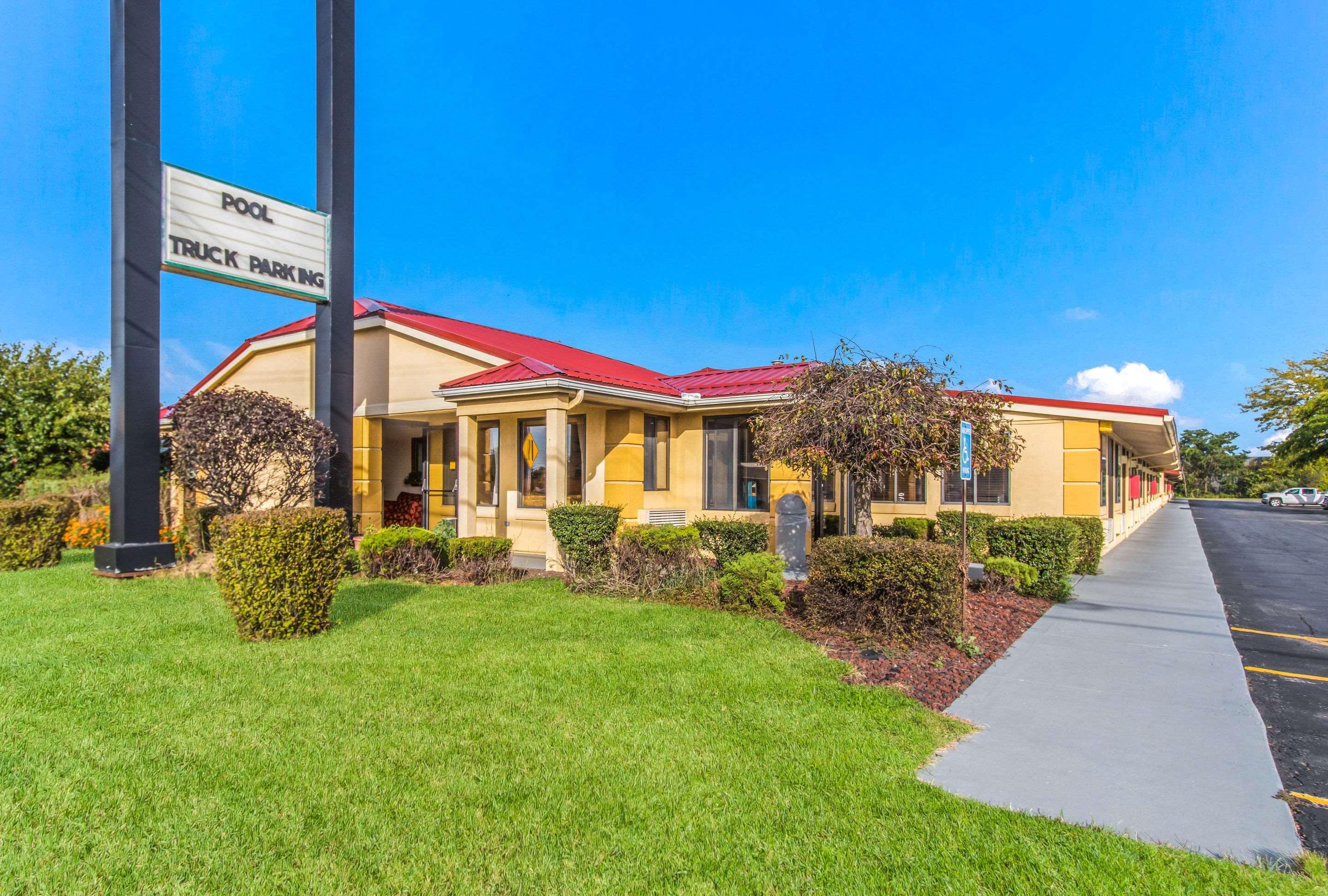 Vista Exterior Econo Lodge Norwalk