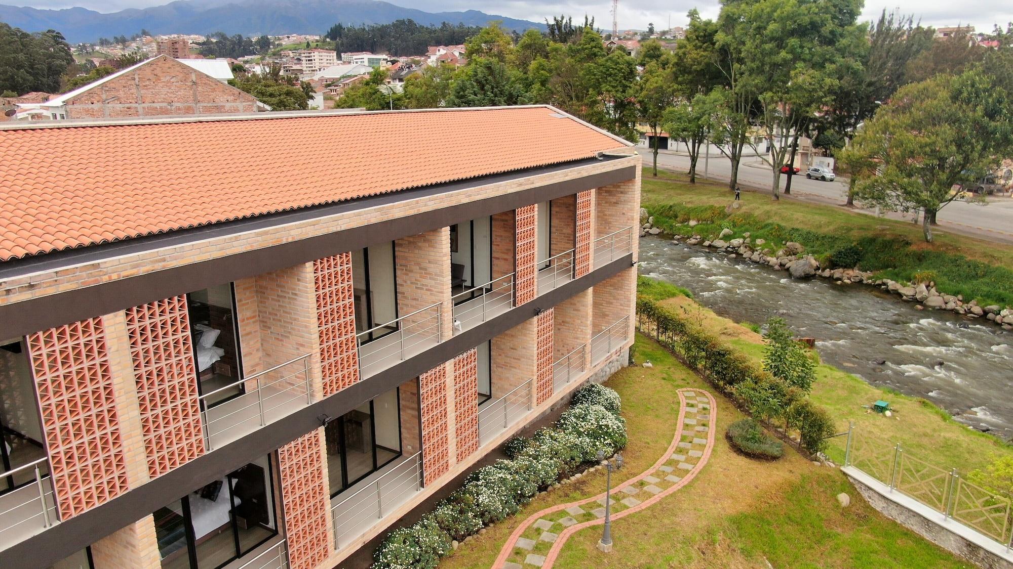 Vista Exterior Venue Batán Hotel & Suites