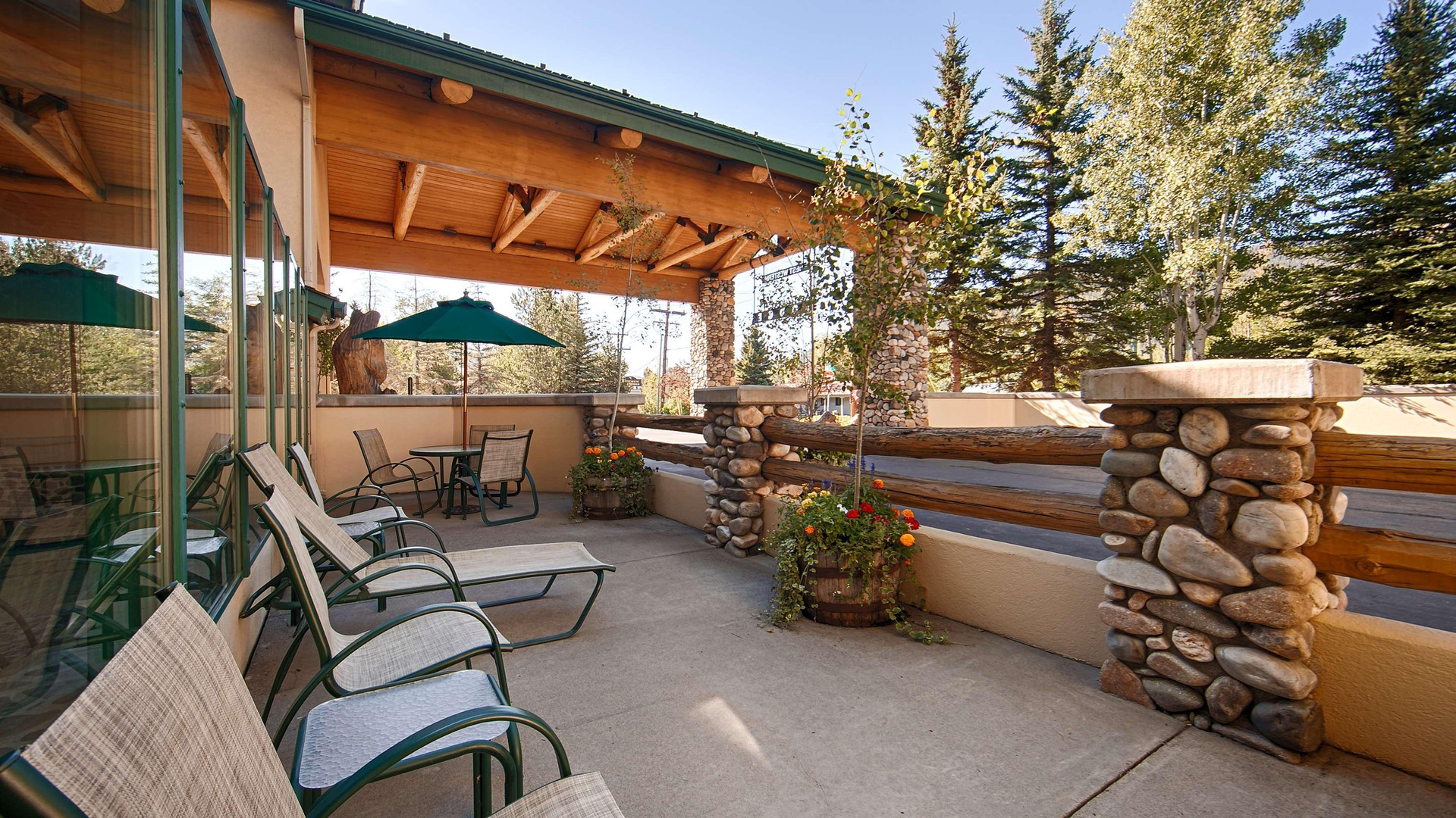 Vista Exterior Best Western Plus Kentwood Lodge