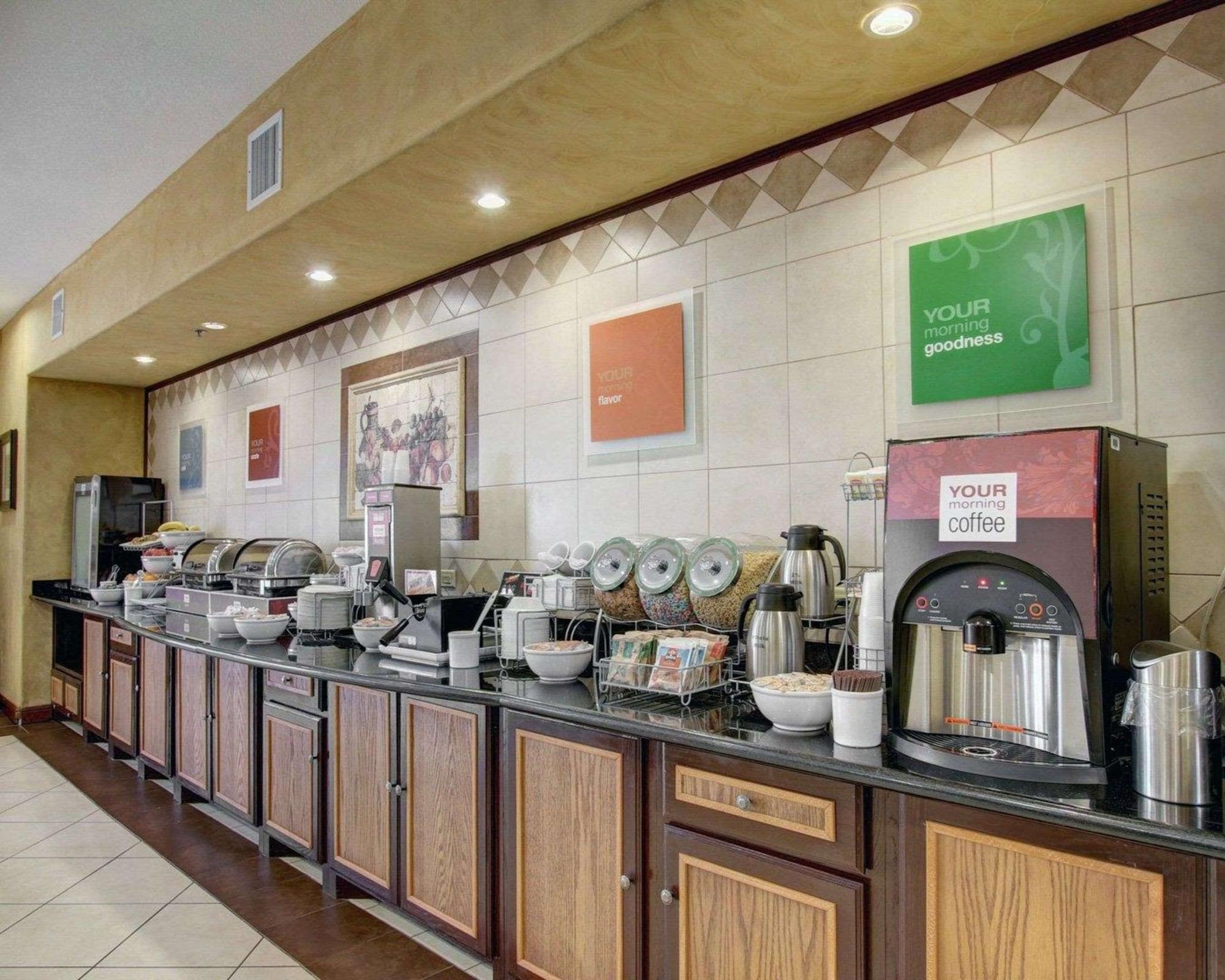 Restaurant Comfort Inn And Suites Alvarado