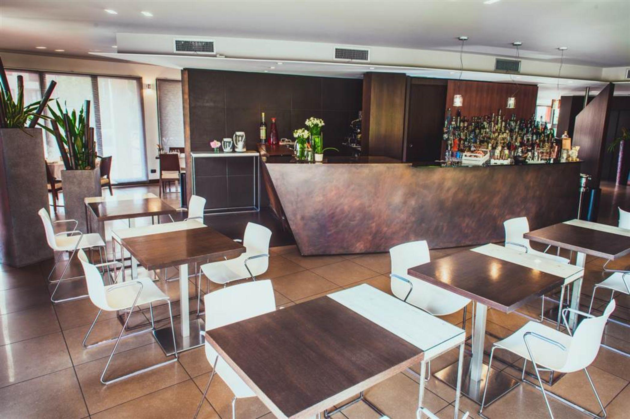 Bar/Salón Reds Redaelli