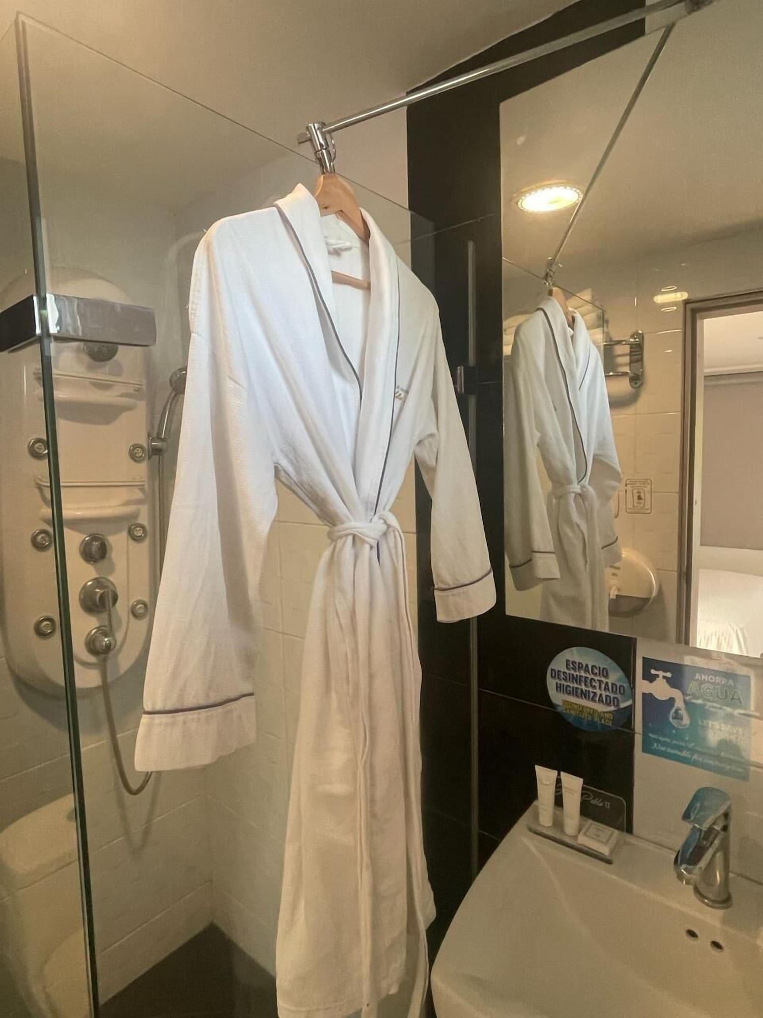 Equipamiento de Habitación HOTEL JUAN PABLO II