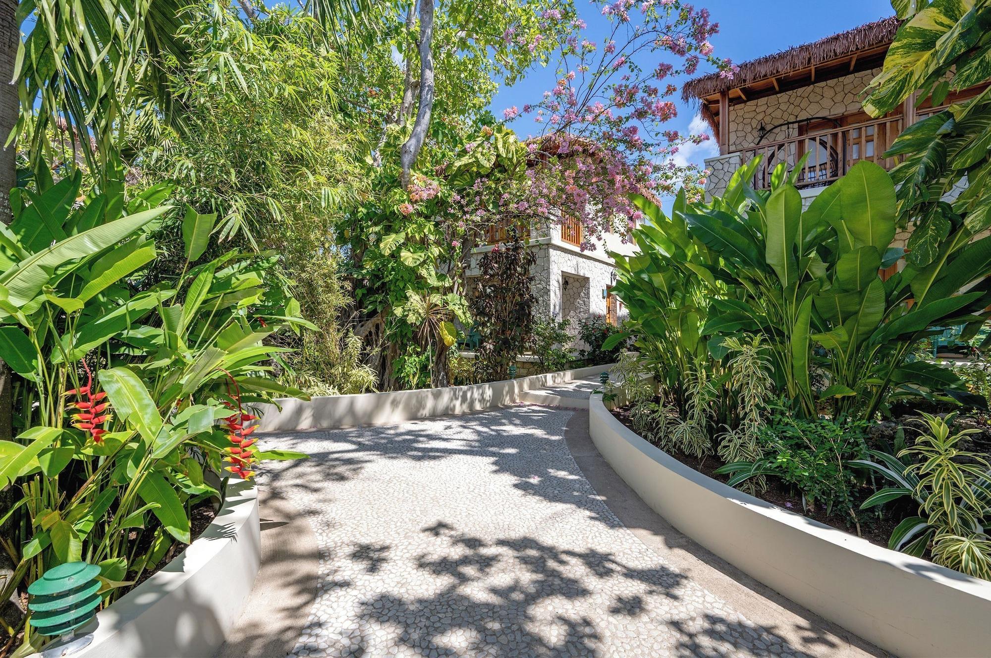 Vista Exterior Ocean Cliff Hotel Negril Limited