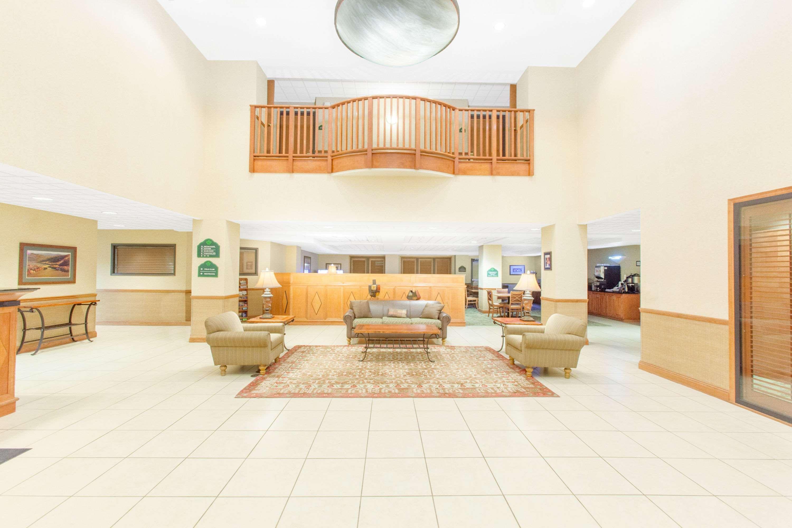 Vista Lobby Wingate by Wyndham Bentonville AR