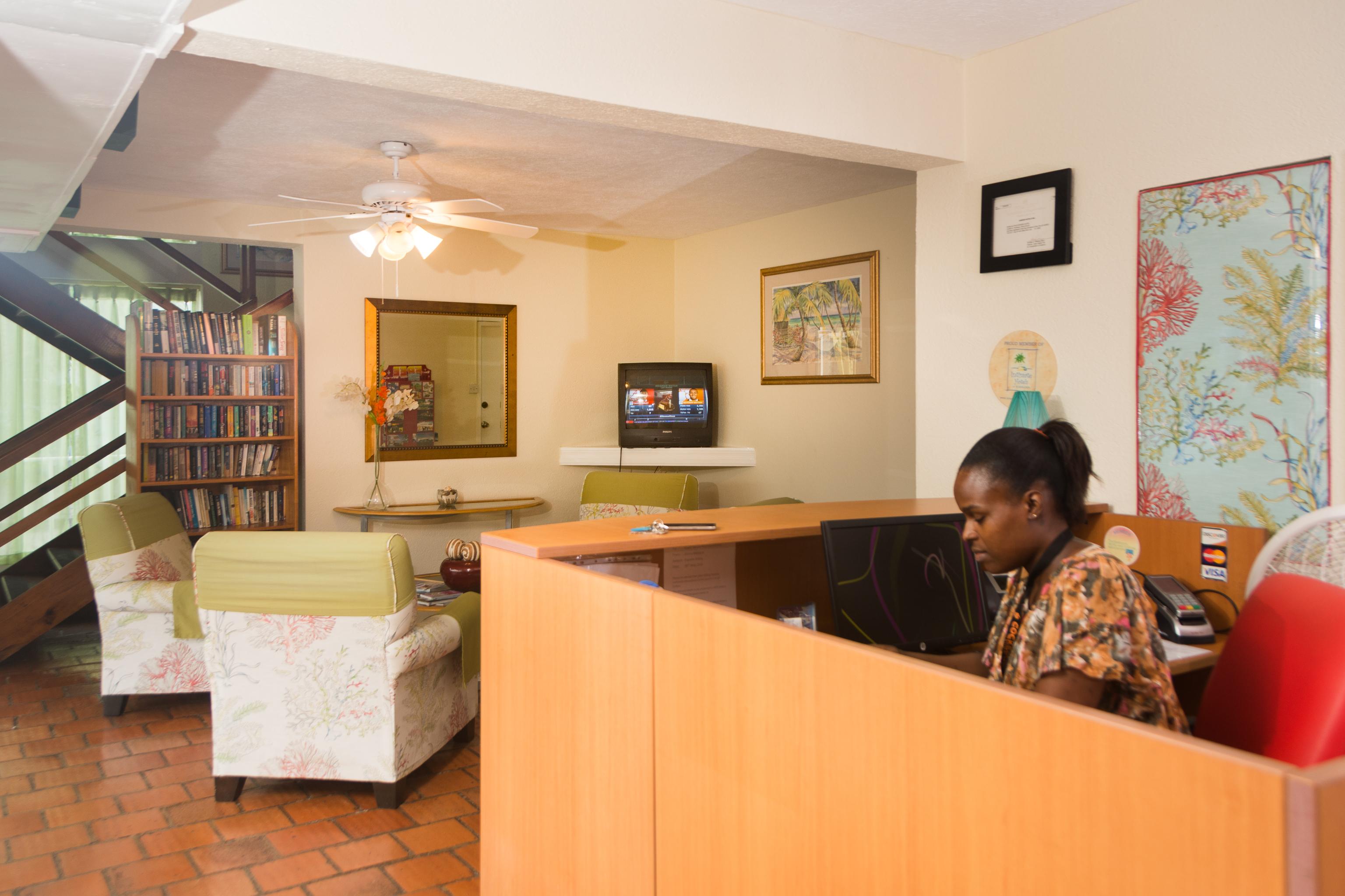 Vista Lobby Palm Garden Hotel