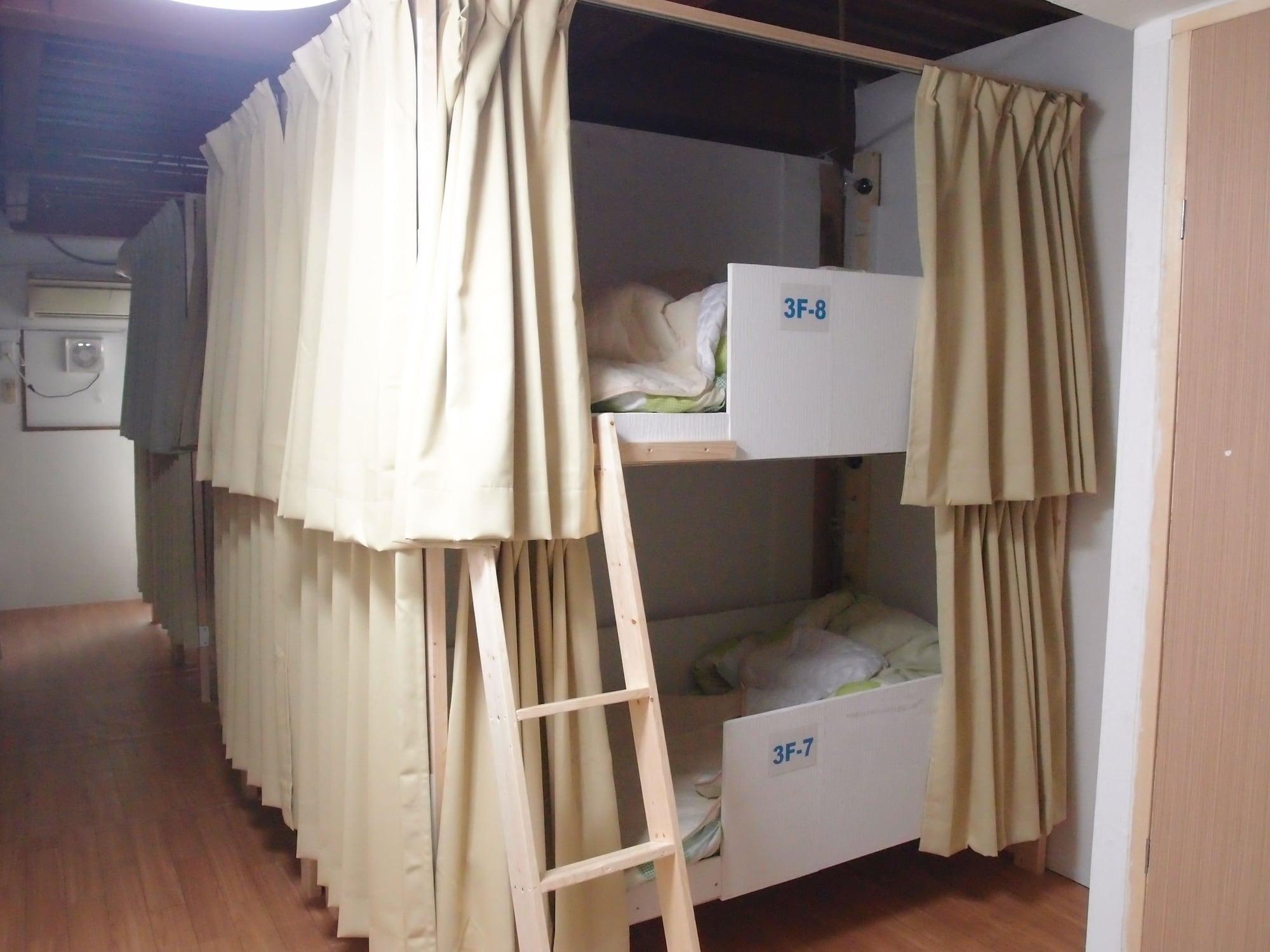 Varios SAKURA GUEST HOUSE OSAKA DOUTONBORI - Hostel