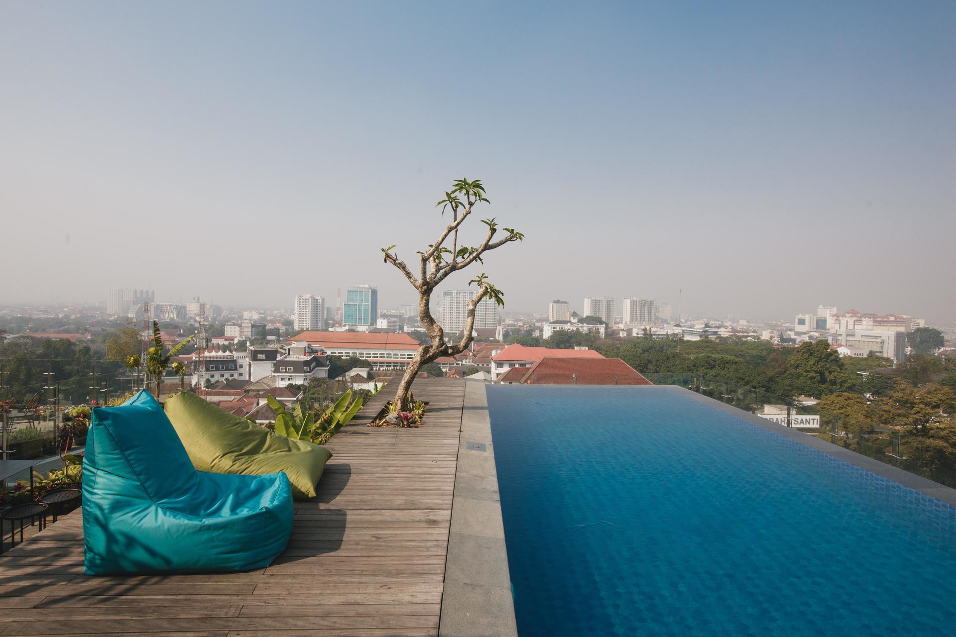 Vista Exterior Janevalla Bandung