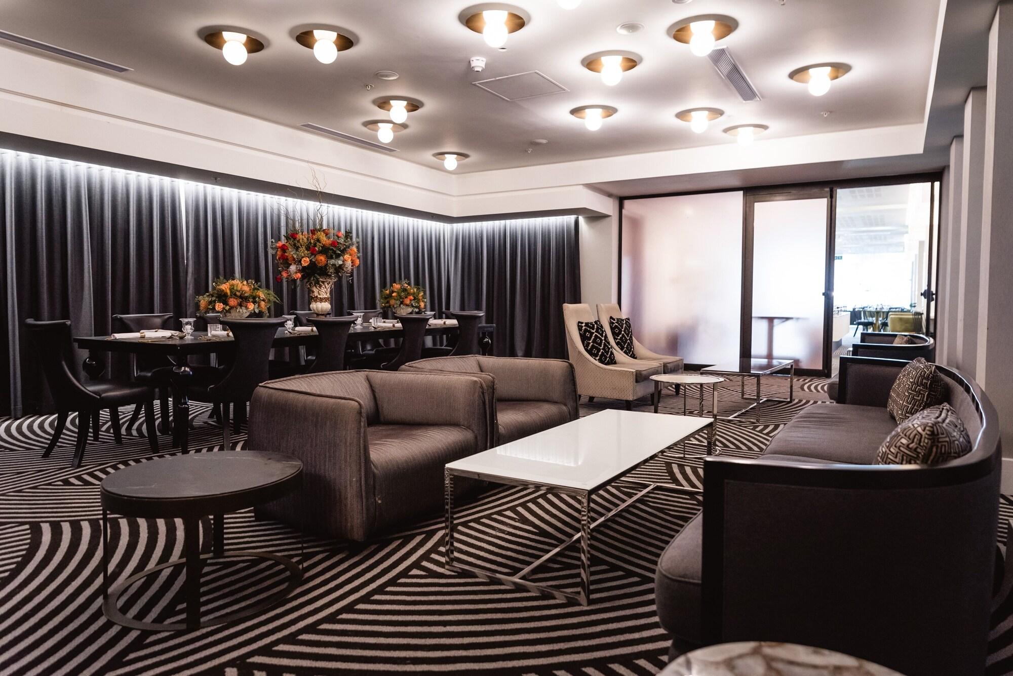 Restaurant The Capital 15 on Orange Hotel & Spa
