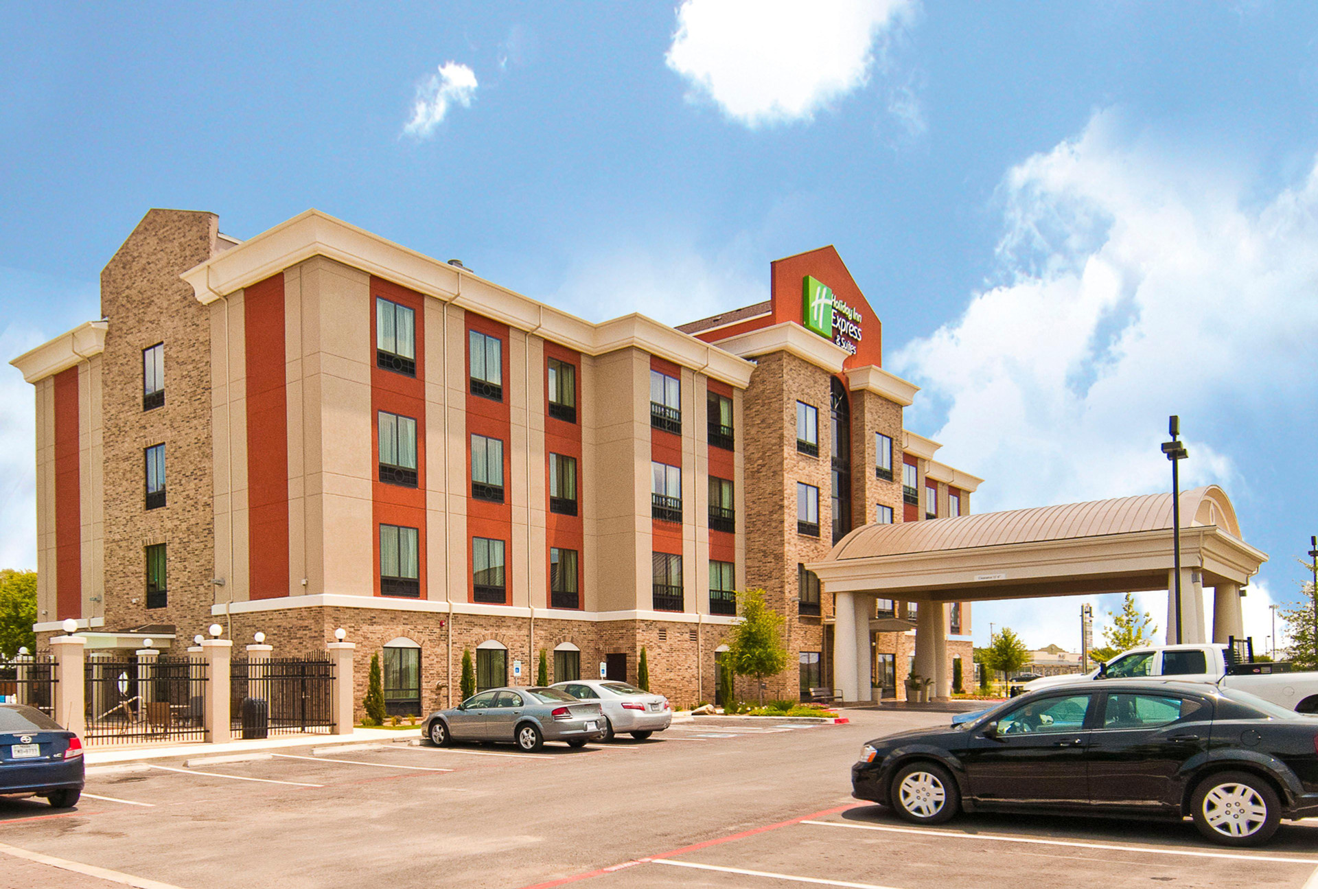 Vista Exterior Holiday Inn Express & Suites San Antonio SE By At&t Center by IHG