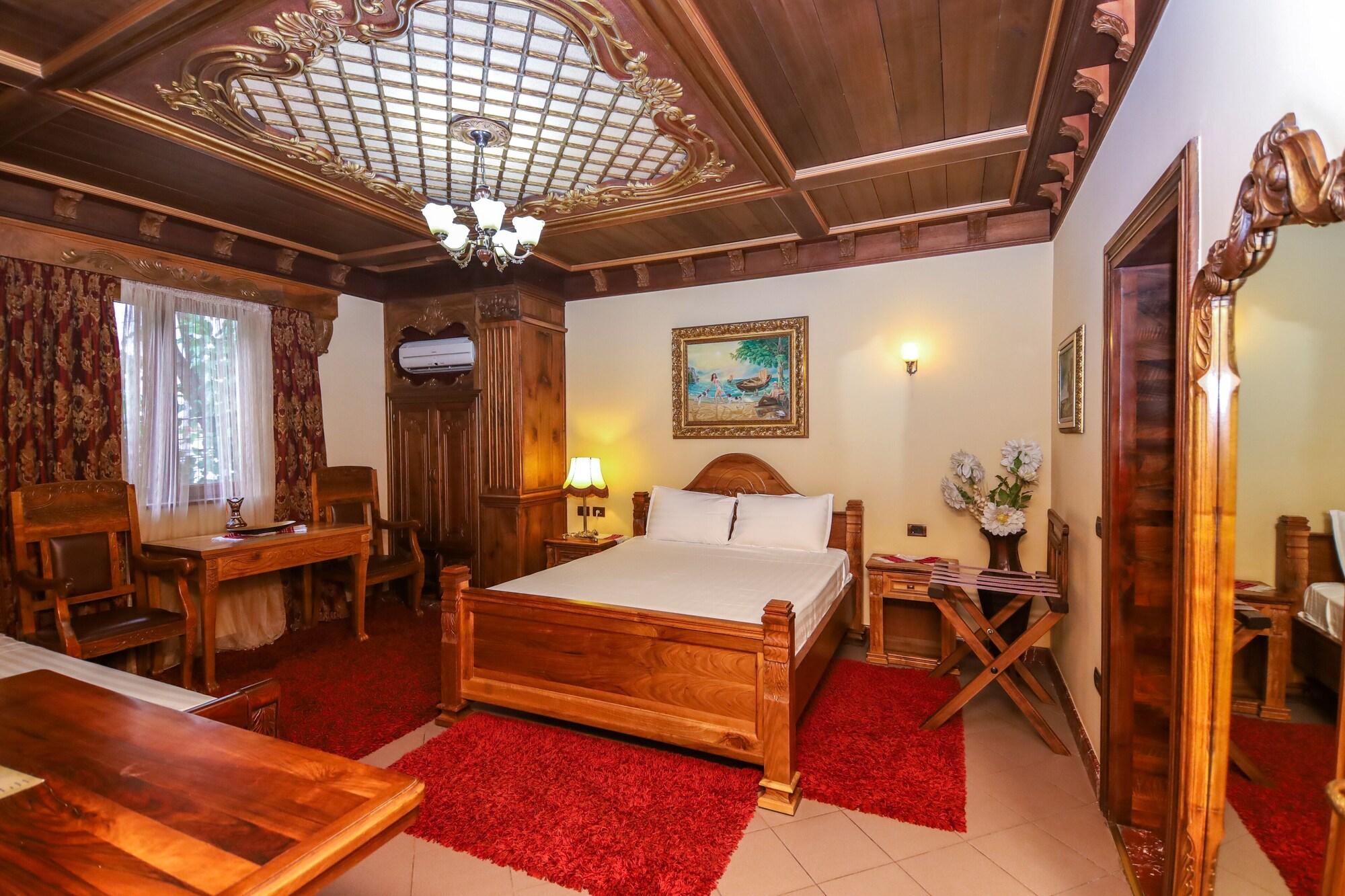 Varios Brilant Antik Hotel