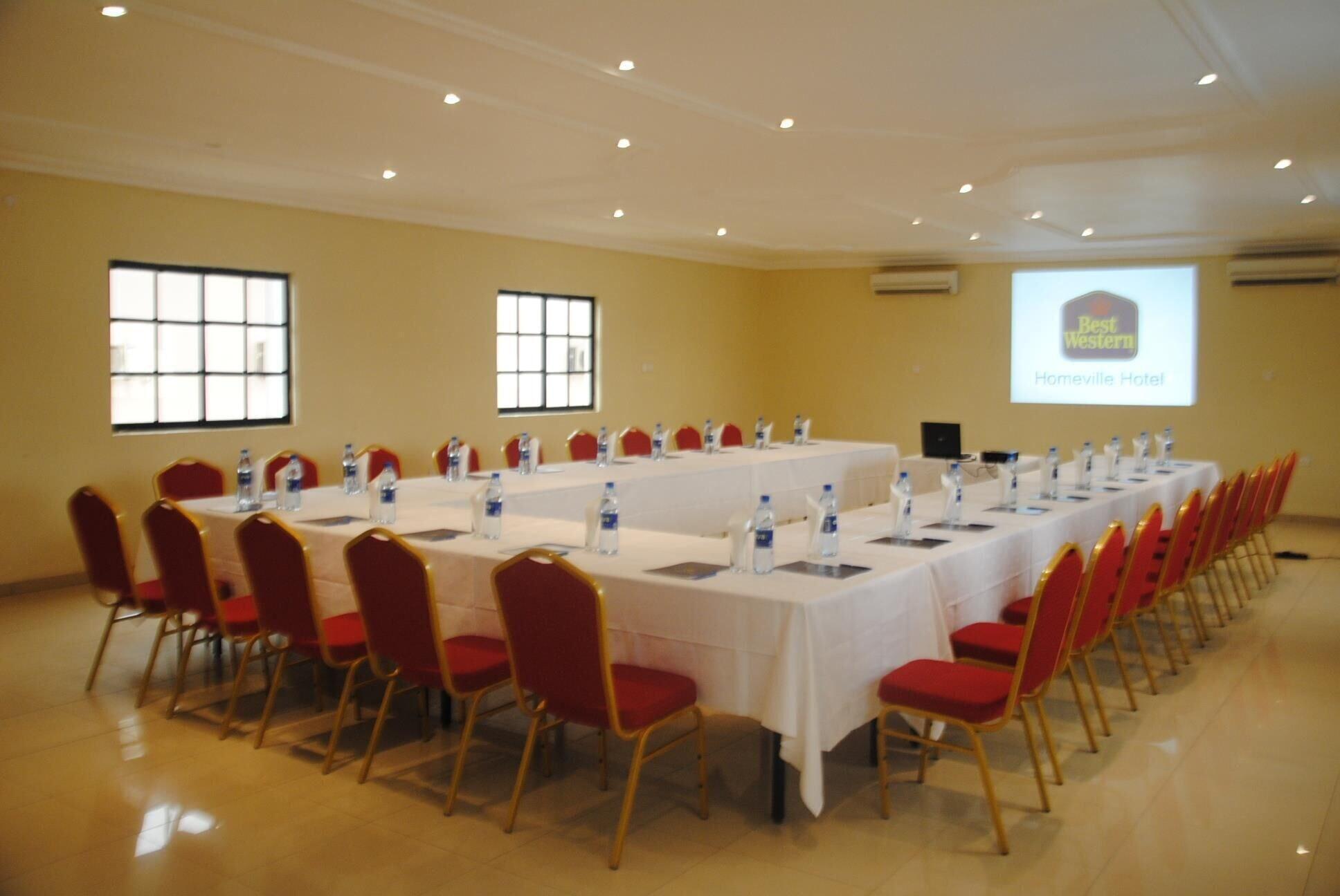 Sala de Reuniones Impeccable Hotel by HomeVille Plus Benin
