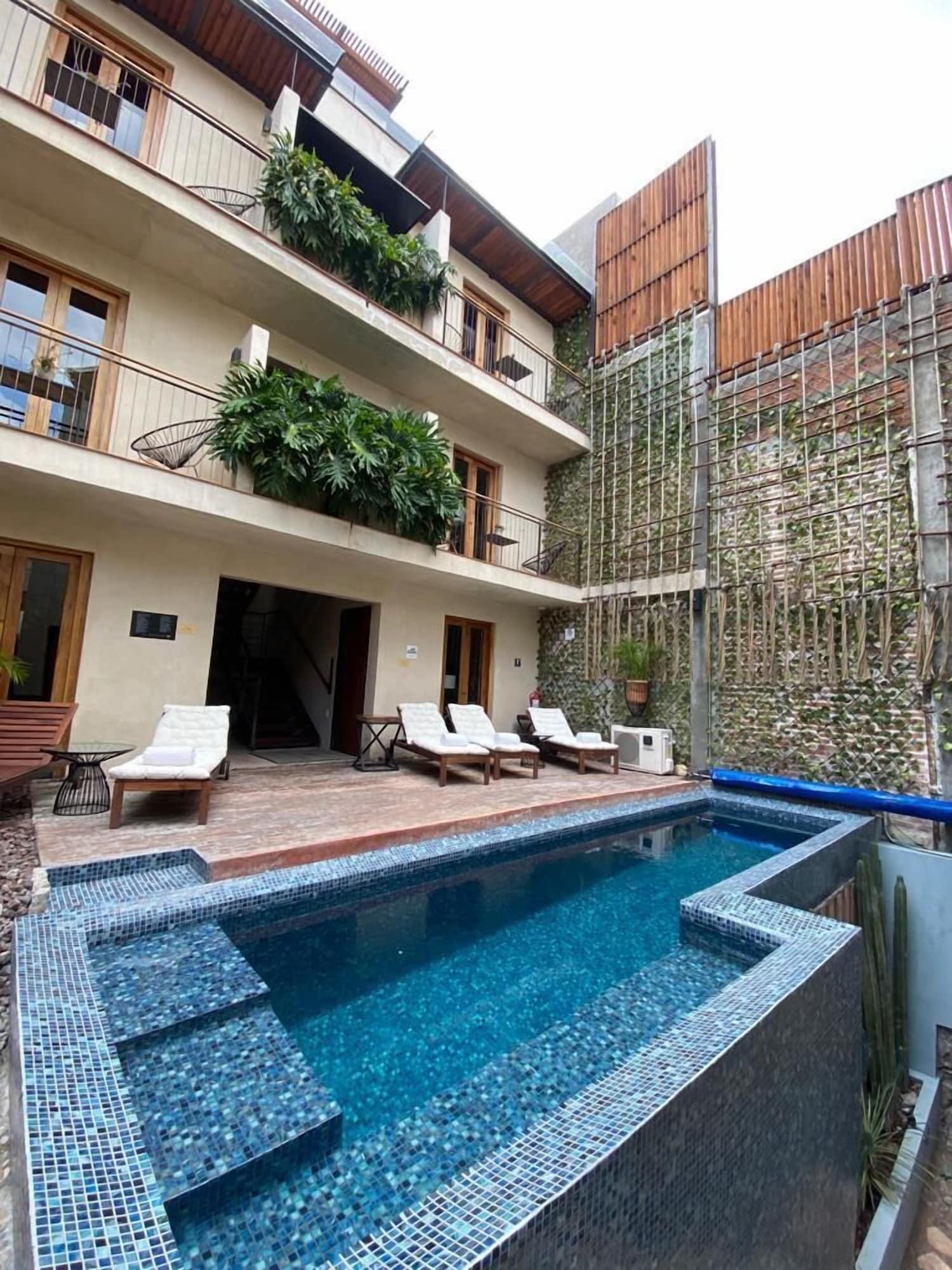 Vista Piscina El Recinto Luxury Hotel