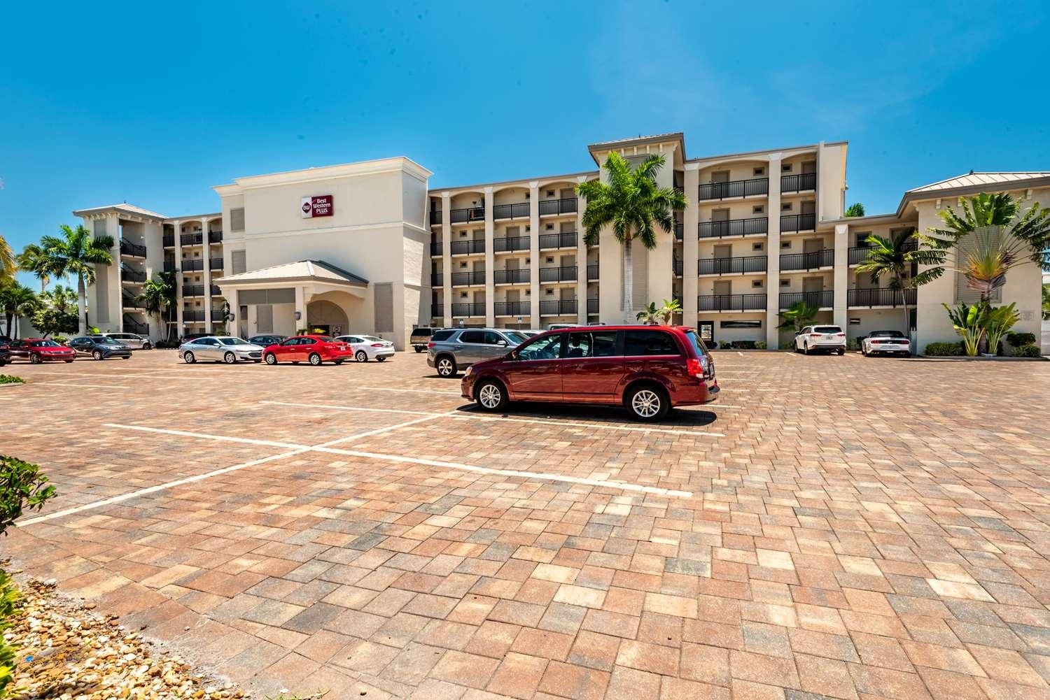 Vista Exterior Best Western Plus Beach Resort