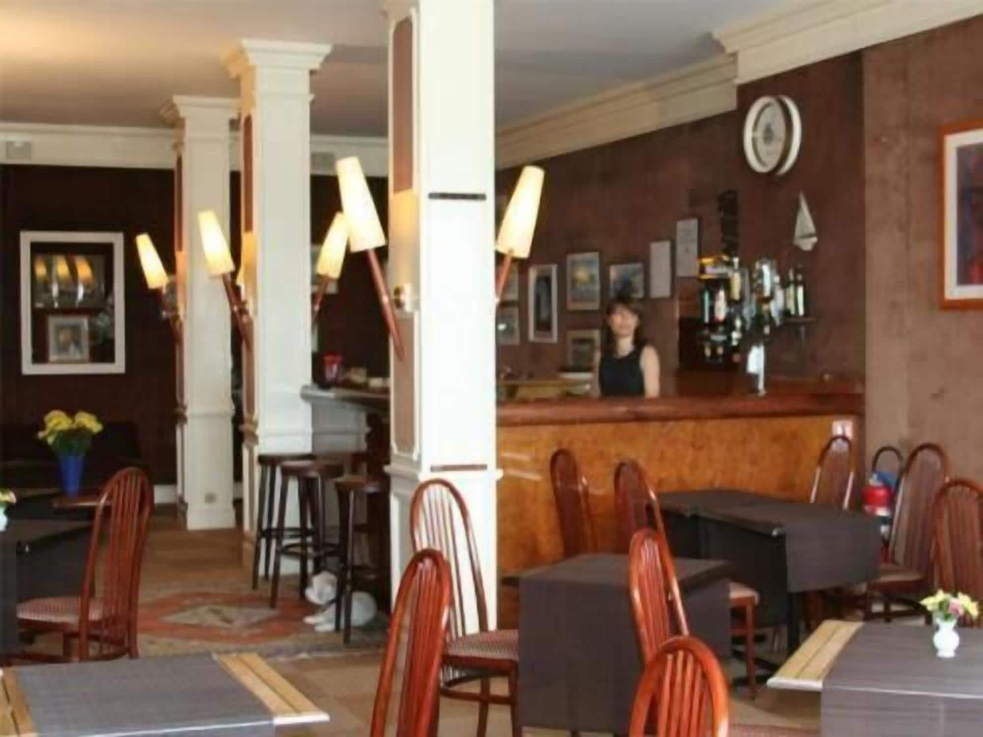 Bar/Salón Normotel - La Marine