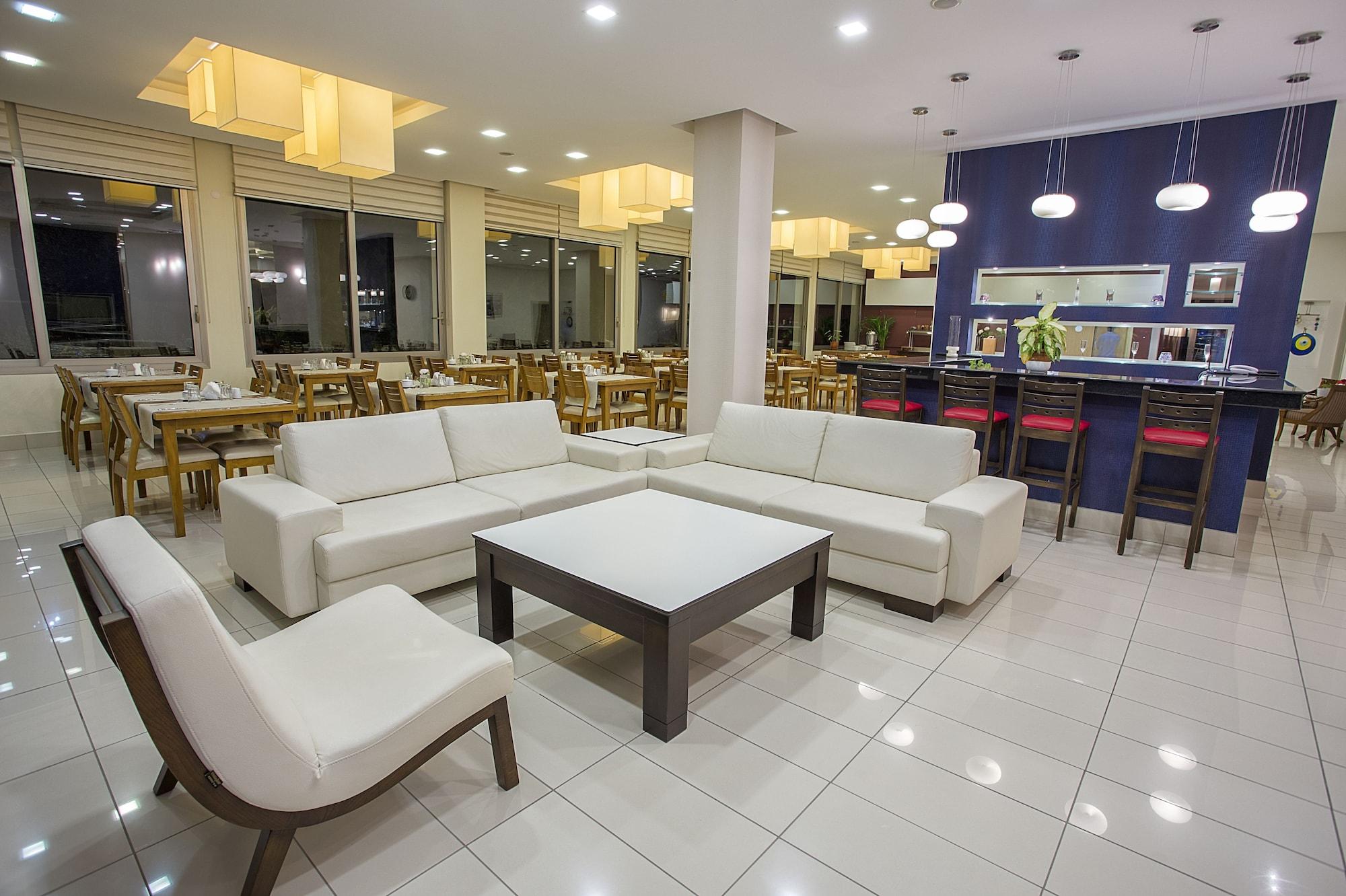 Bar/Salón Cilek Marina Hotel