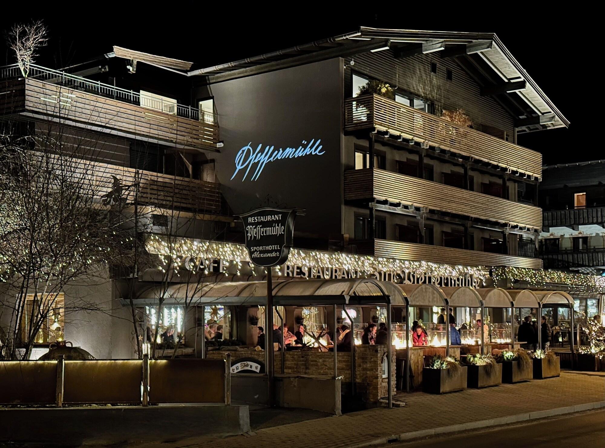 Vista Exterior Hotel Alexander