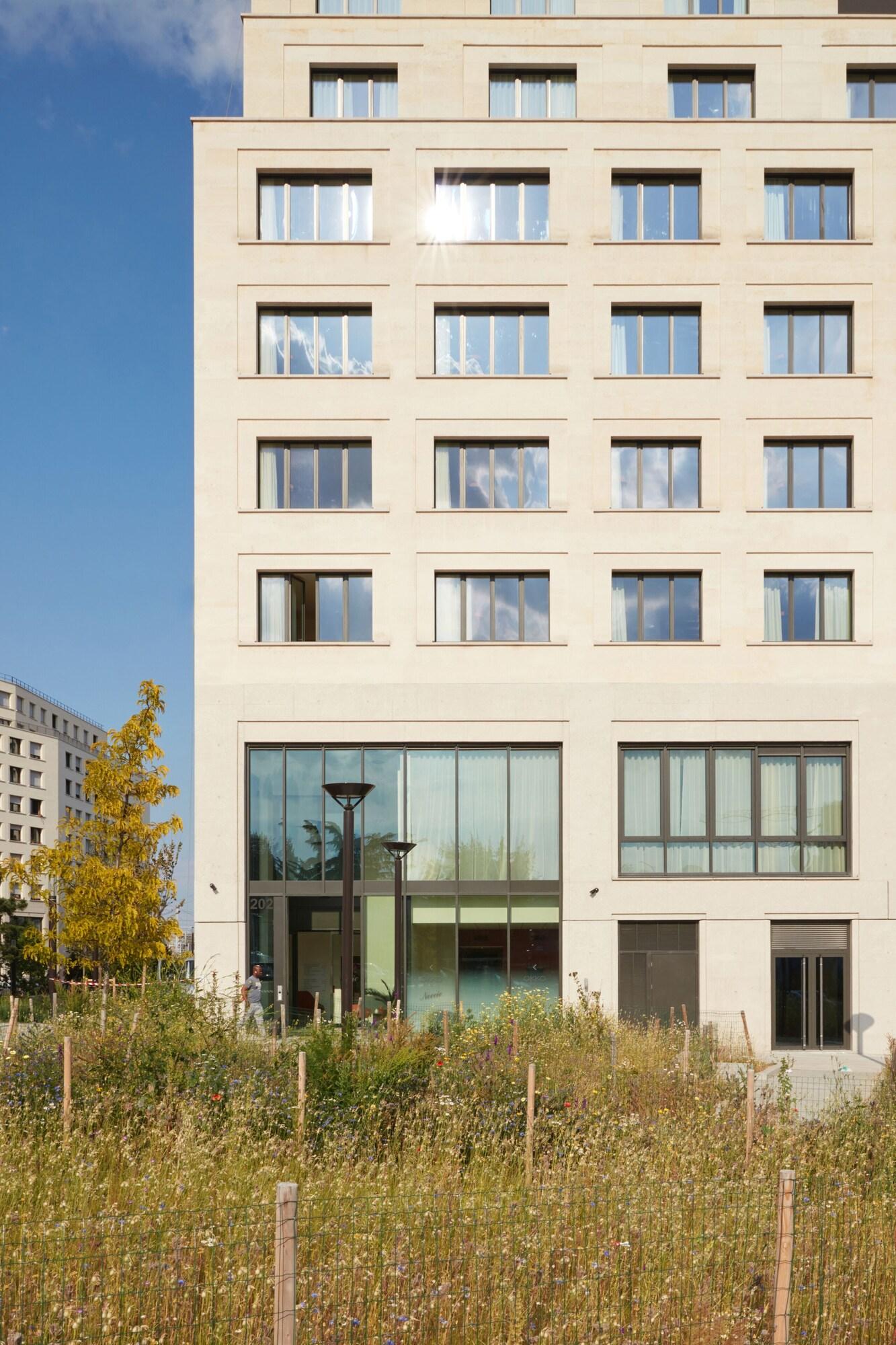 Vista Exterior OKKO Hotels Paris Rosa Parks