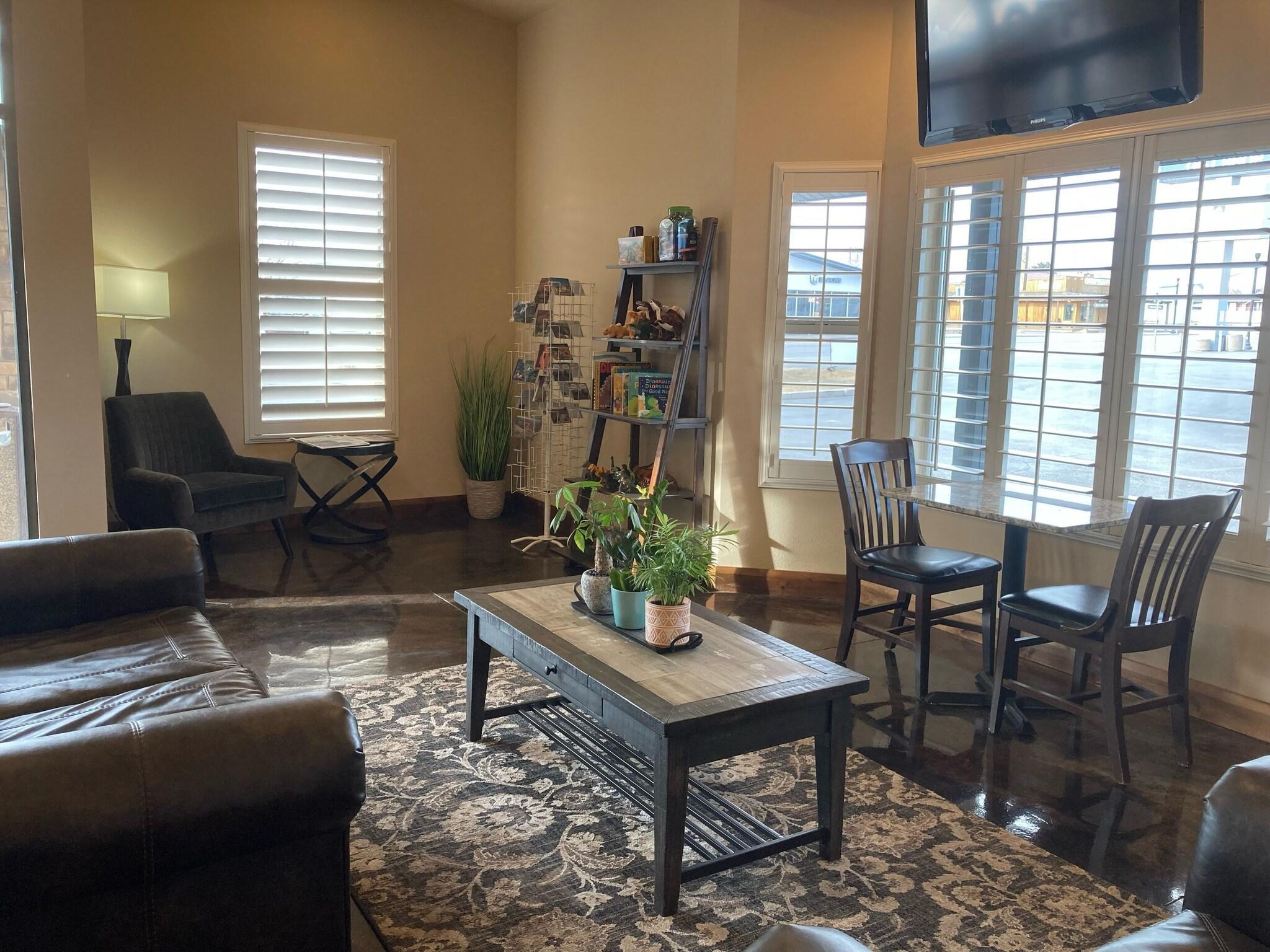 Vista Lobby Dinosaur Inn & Suites