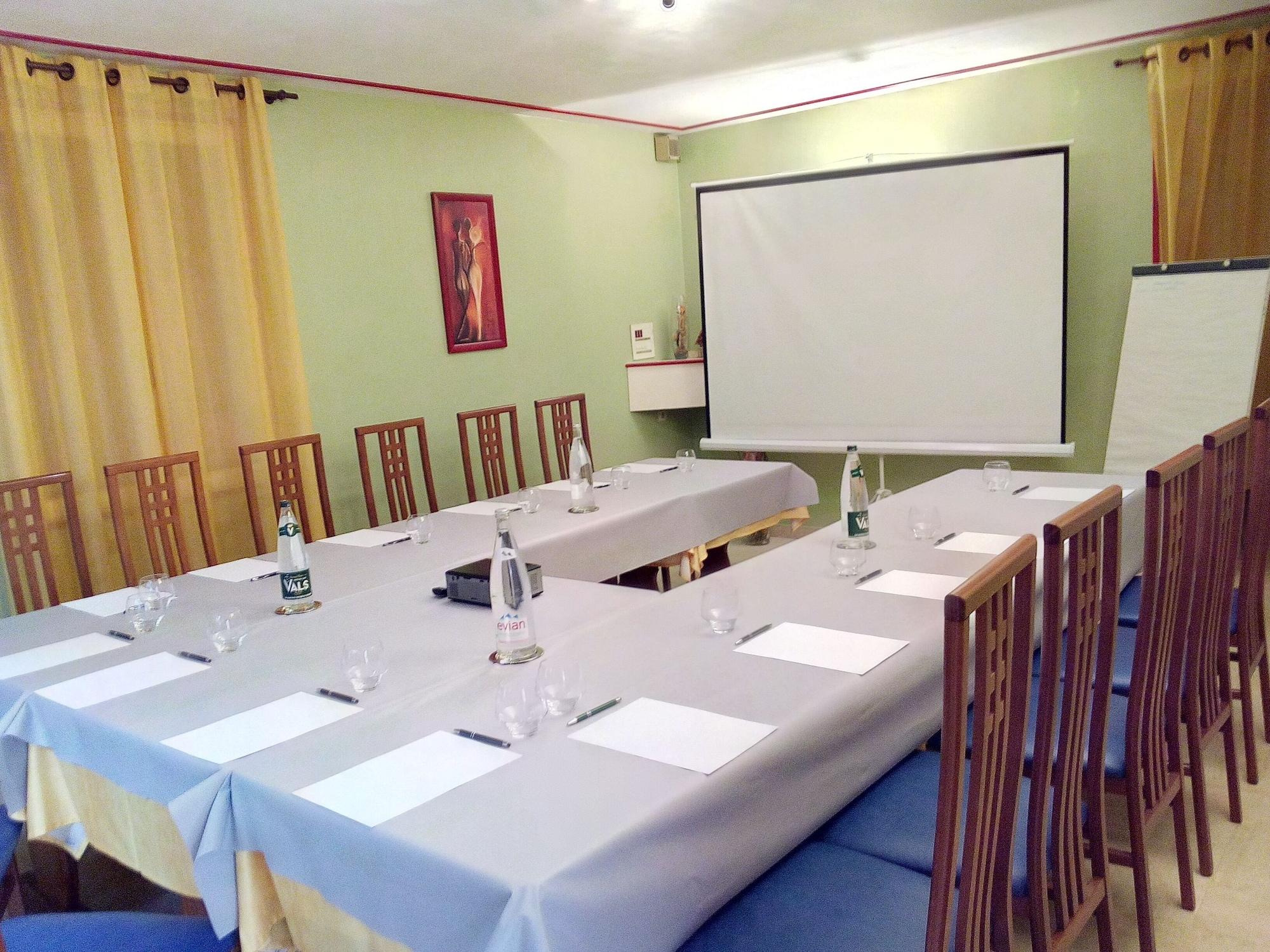 Sala de Reuniones Hotel des Voyageurs