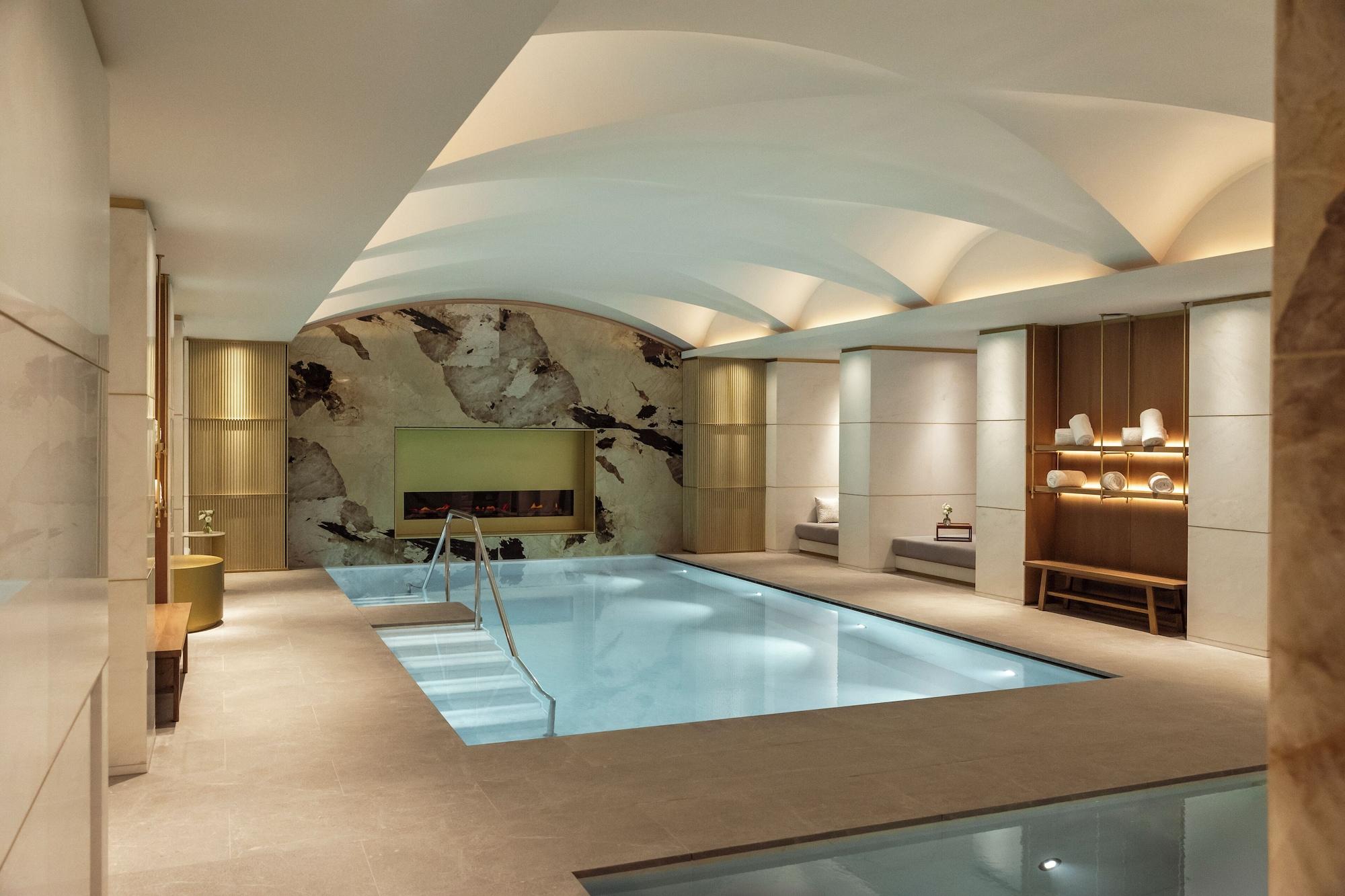 Vista Piscina Corinthia Grand Hotel Astoria Brussels
