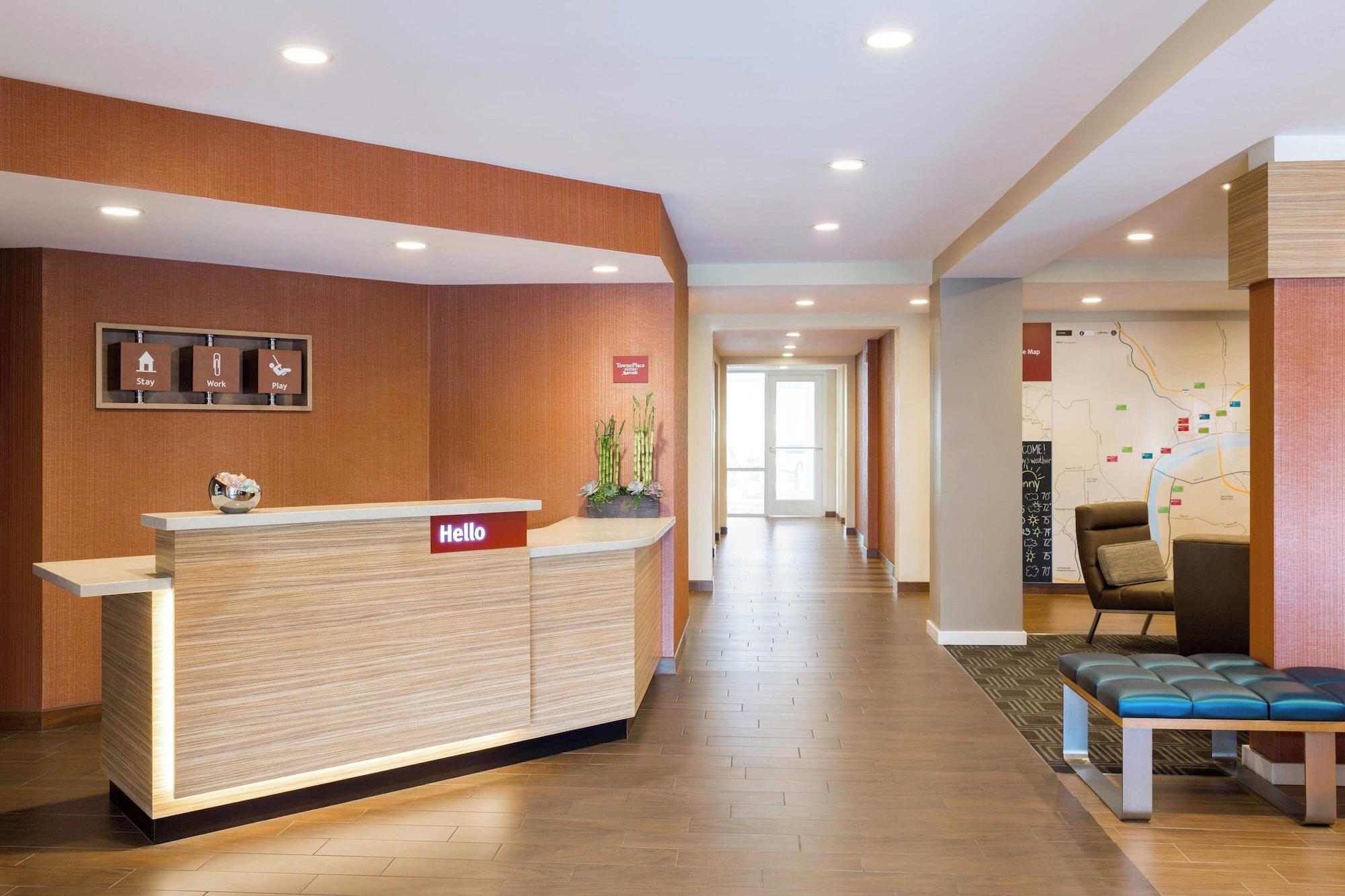 Vista Lobby TownePlace Suites by Marriott Pittsburgh Harmarville