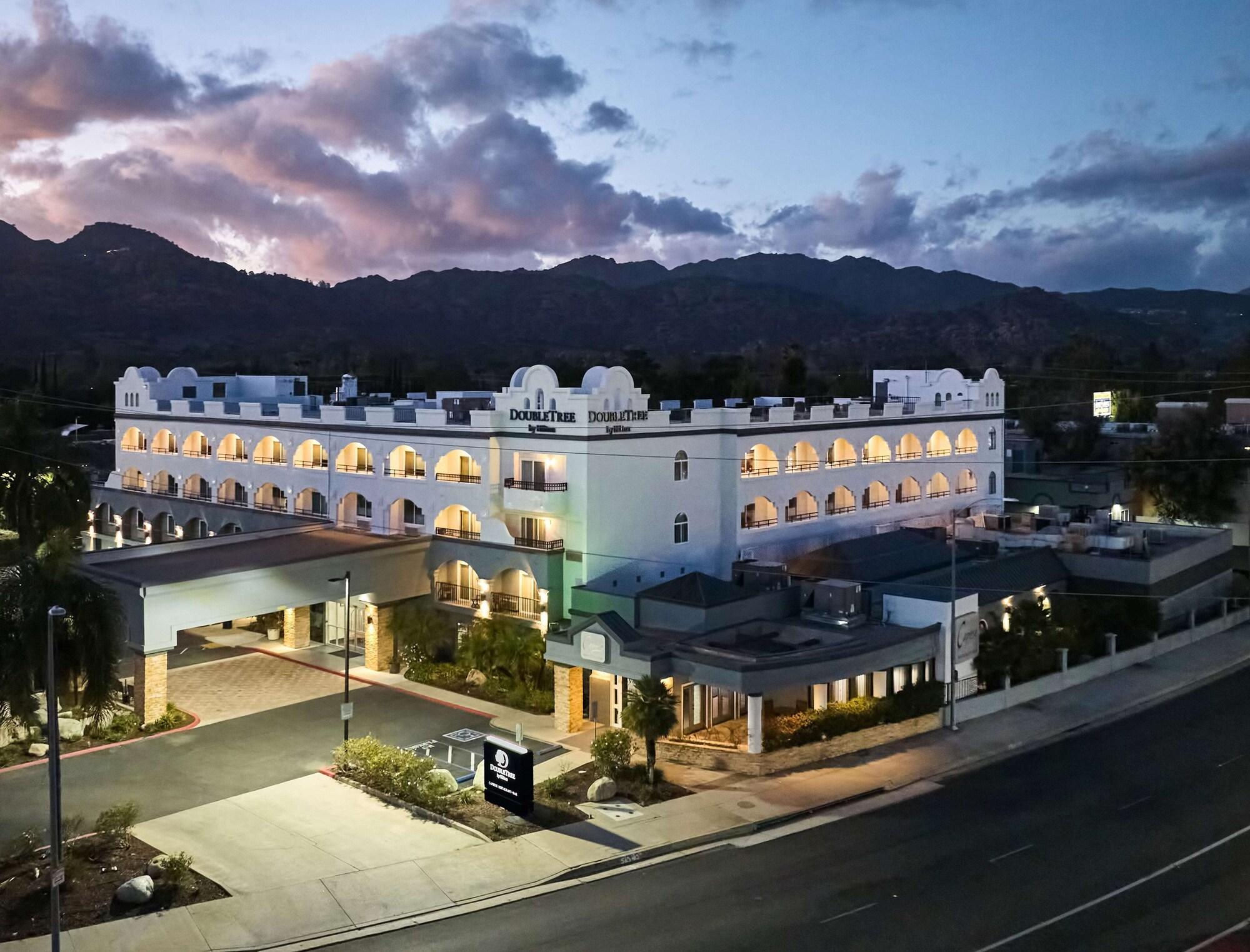 Vista Exterior DoubleTree by Hilton Chatsworth