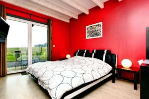 Alquiler Vacacional - Beautiful Villa with Heated Outdoor Pool, Sauna, Hot Tub in Forest