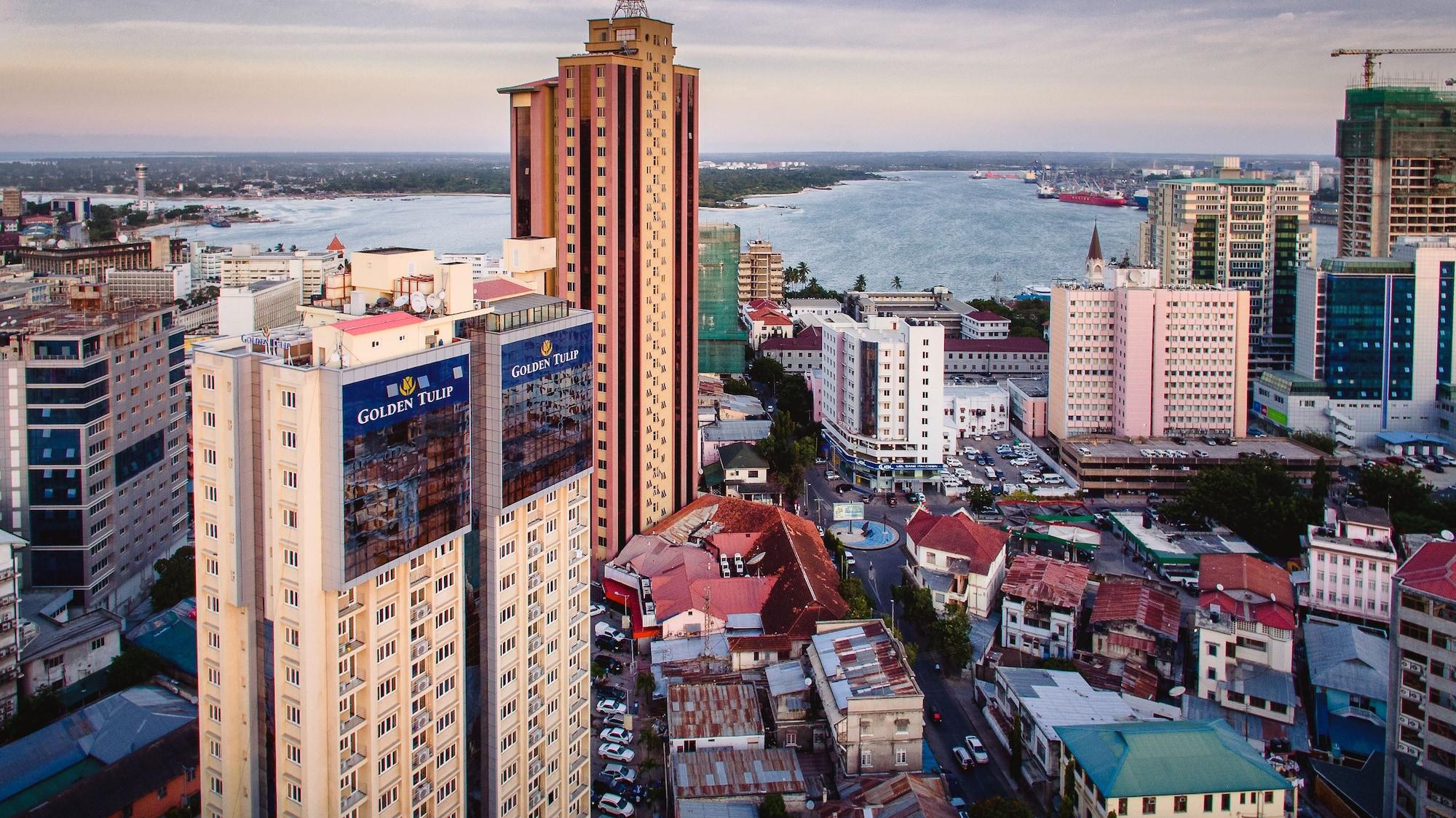 Vista Exterior Golden Tulip Dar Es Salaam City Center Hotel