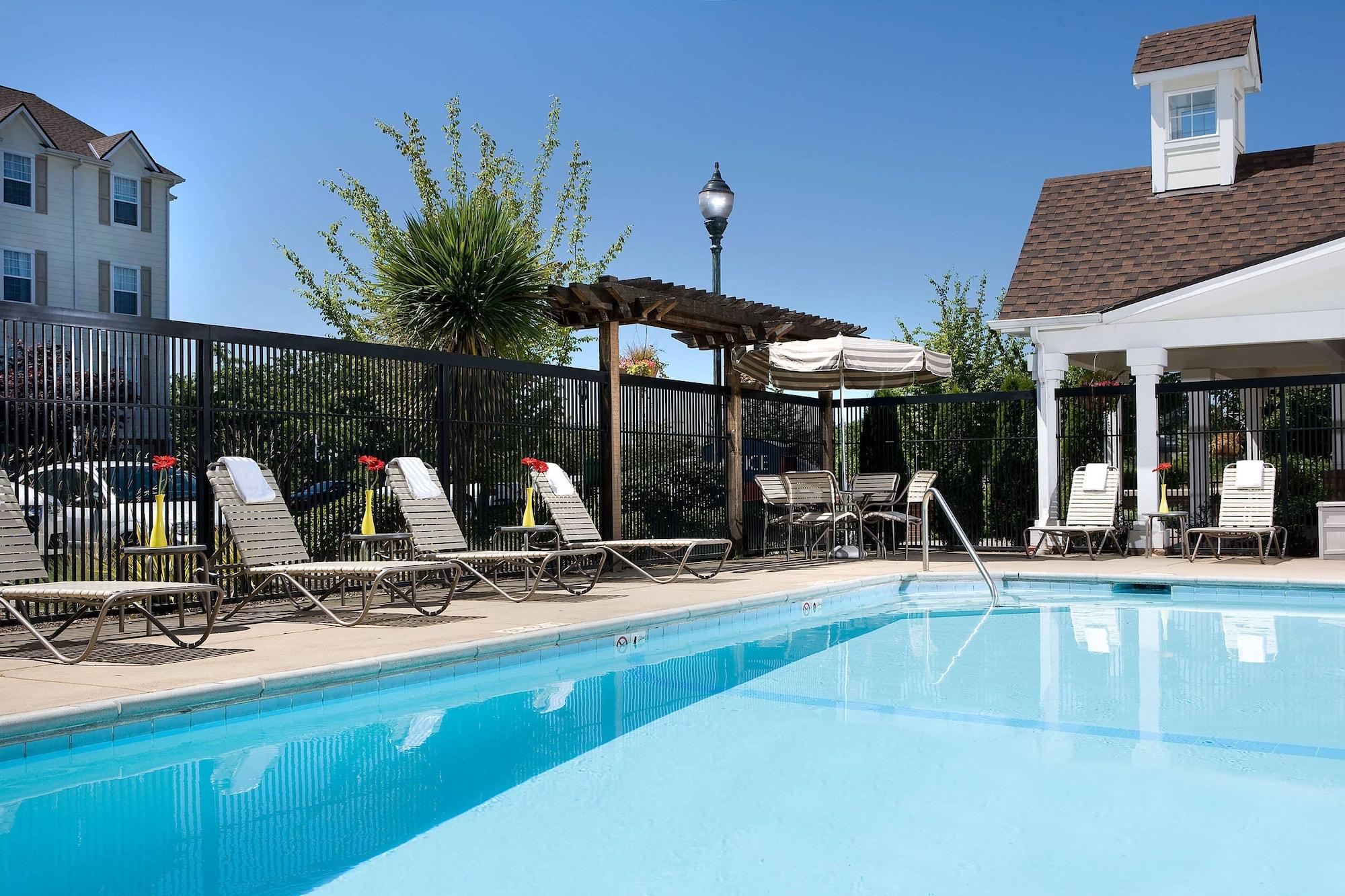 Vista Piscina Sonesta Simply Suites Seattle Renton
