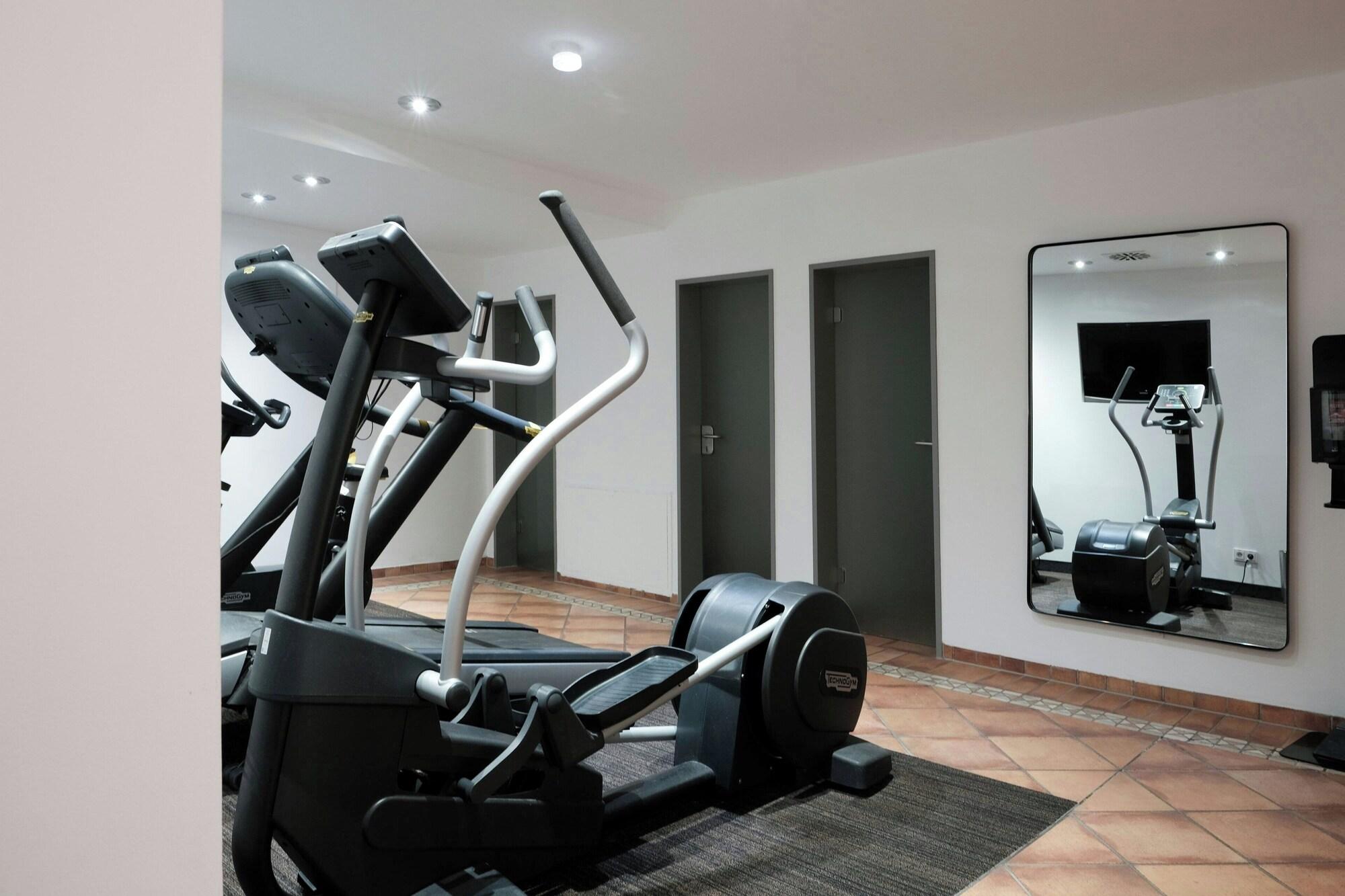 Gimnasio FOUR Ratingen Dusseldorf Airport