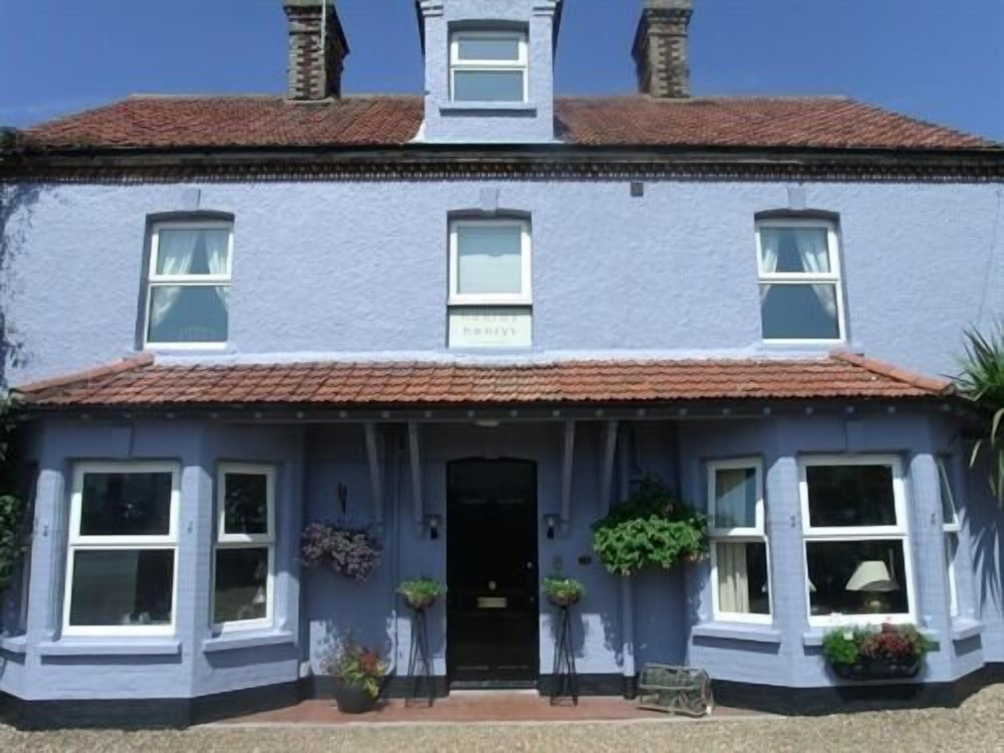 Vista Exterior Hooray Henrys Sheringham