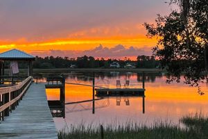 Alquiler Vacacional - 'nantucket Cottage' w/ Fishing Dock + Sunsets