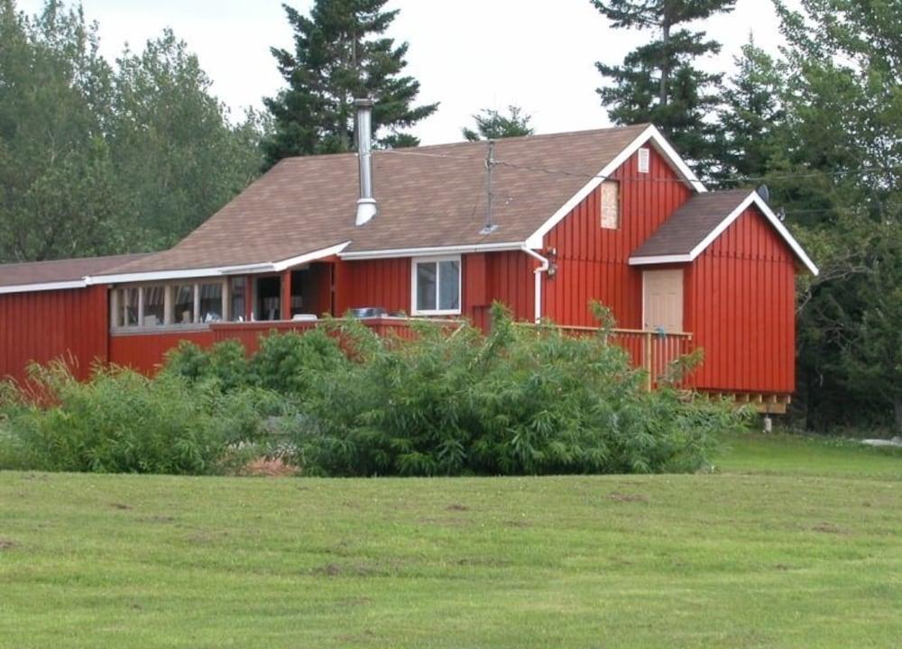 Varios Waterview Rooms