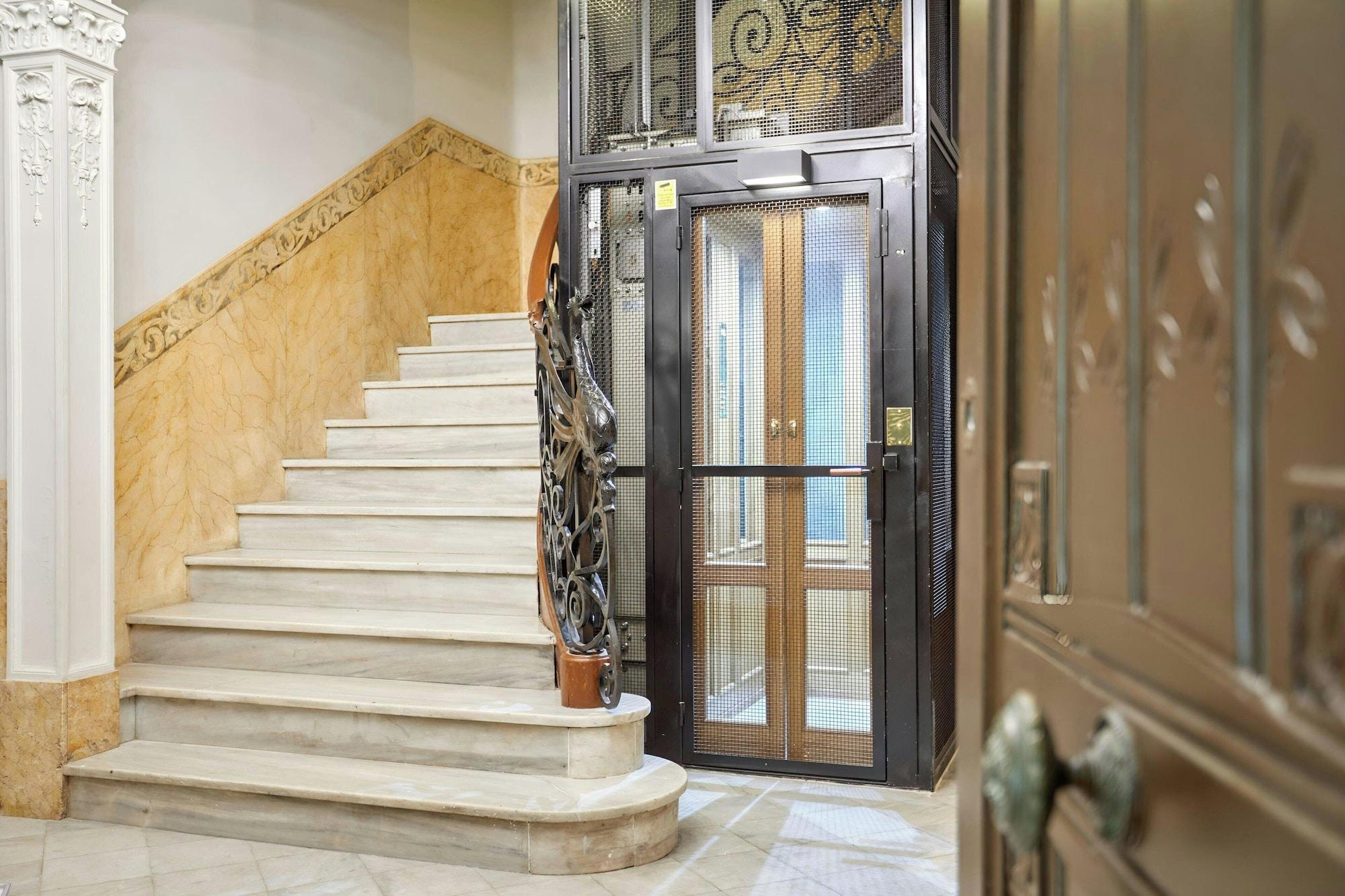 Vista Lobby Le Palacete Hotel Gracia District, Sonder by Marriott Bonvoy