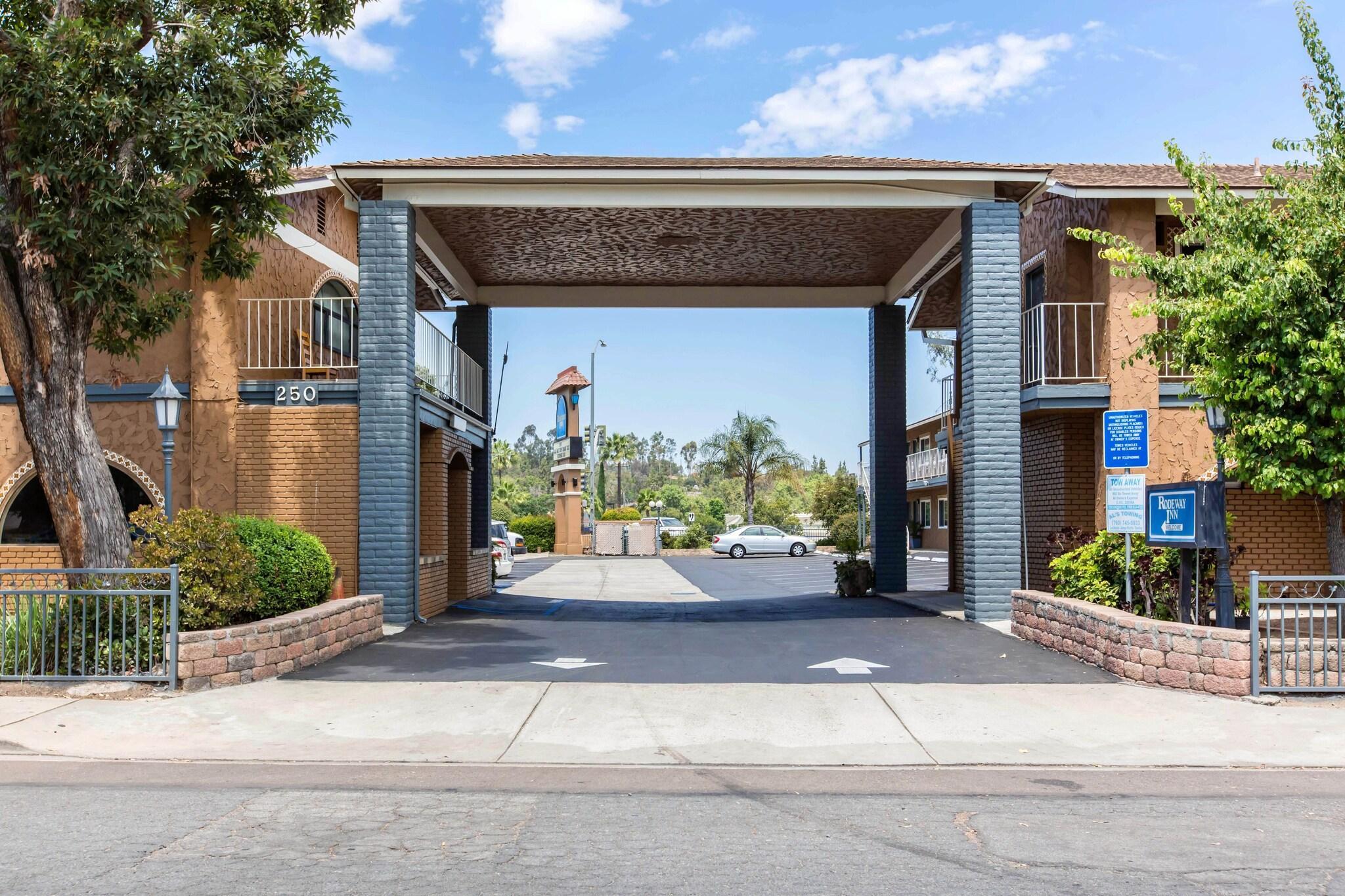 Vista Exterior Rodeway Inn Escondido Downtown