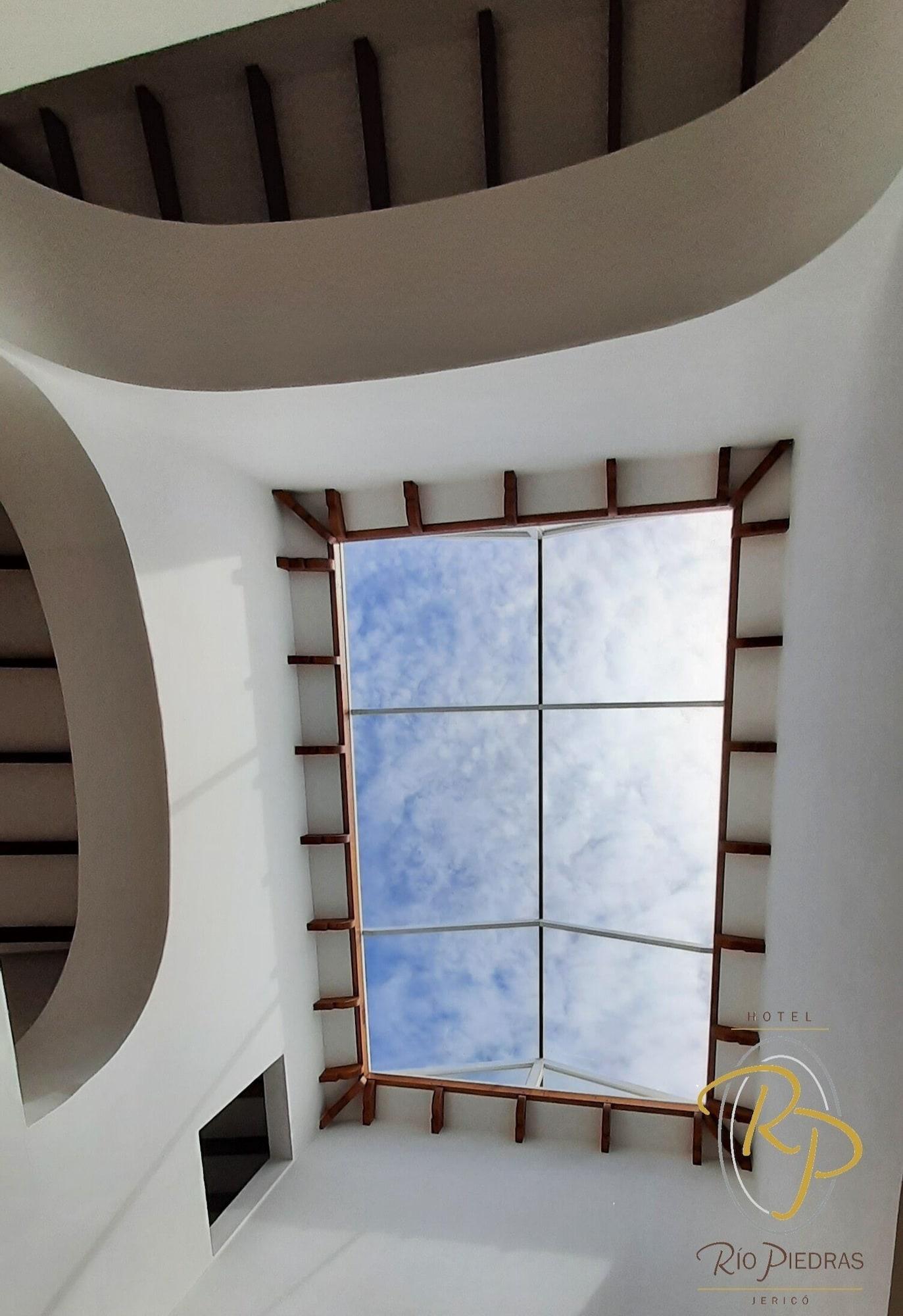 Vista Lobby Hotel Rio Piedras