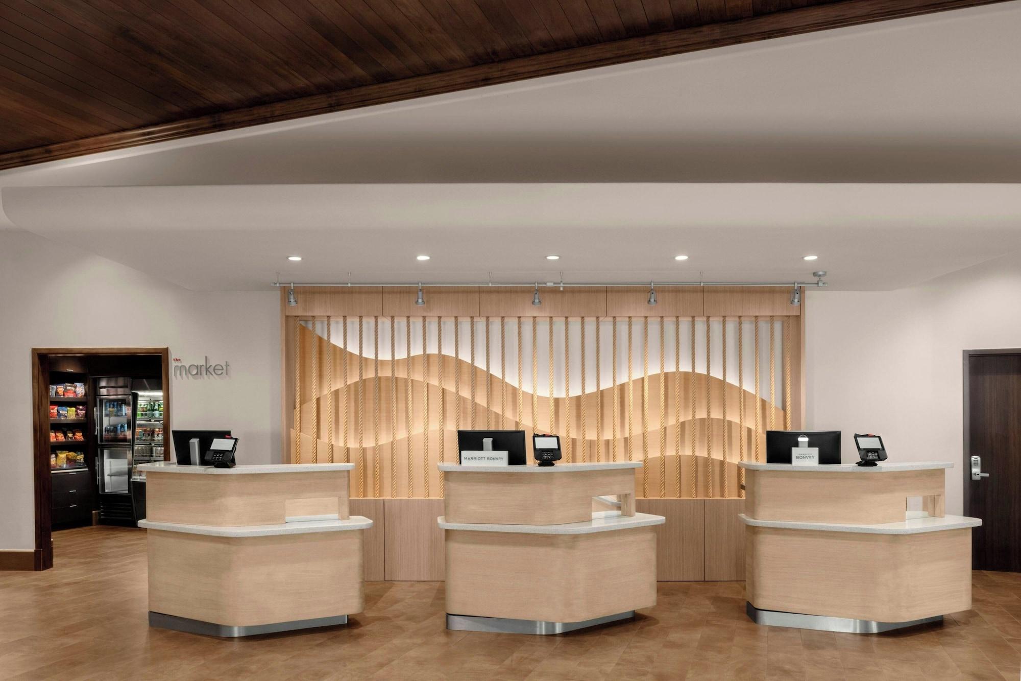 Vista Lobby Courtyard by Marriott Anaheim Theme Park Entrance