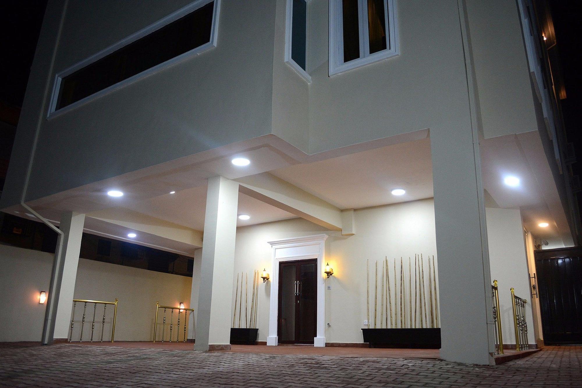 Varios Rightgate Hotel & Suites