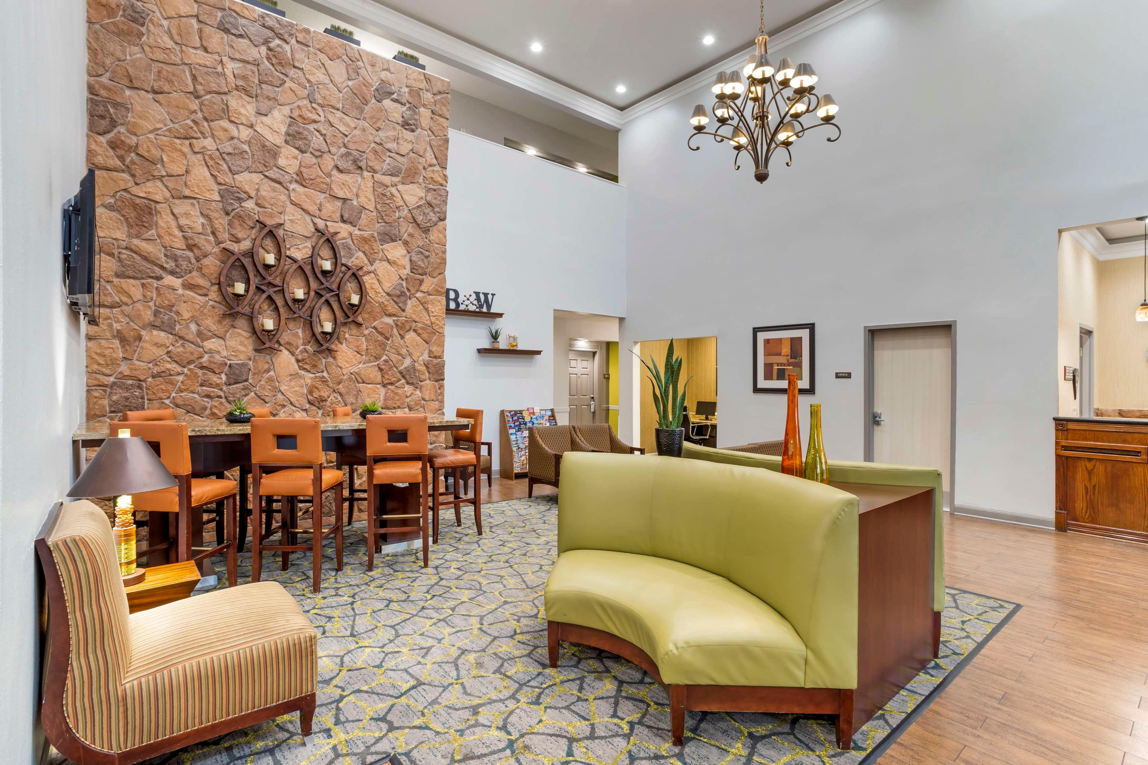 Vista Lobby Best Western Plus Hobby Airport Inn & Suites