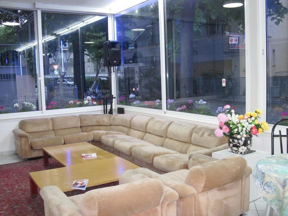 Vista Lobby Hotel TV