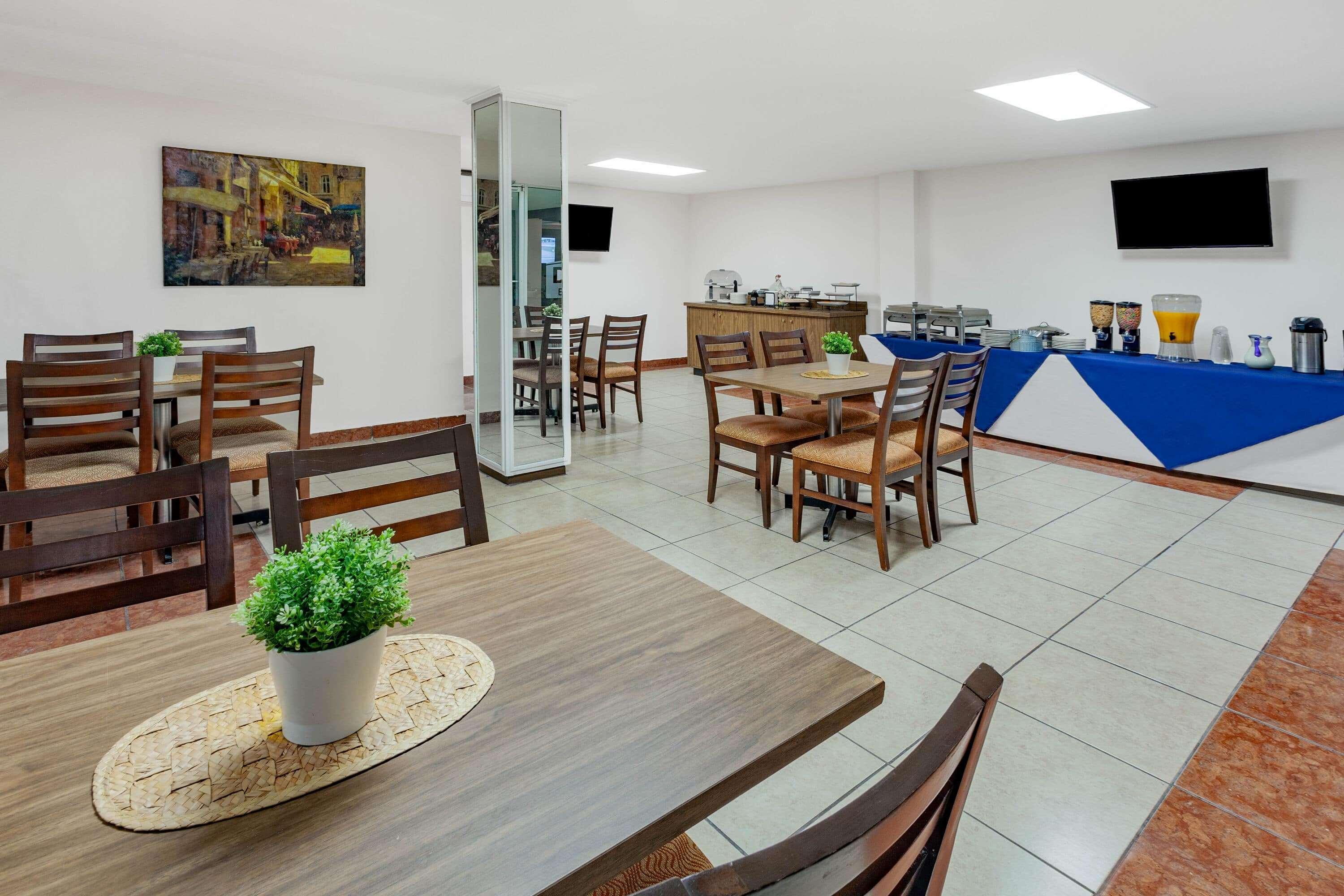 Restaurant Days Inn by Wyndham Piedras Negras