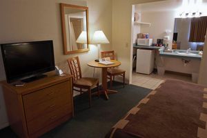 Alojamiento - Pines Inn & Suites