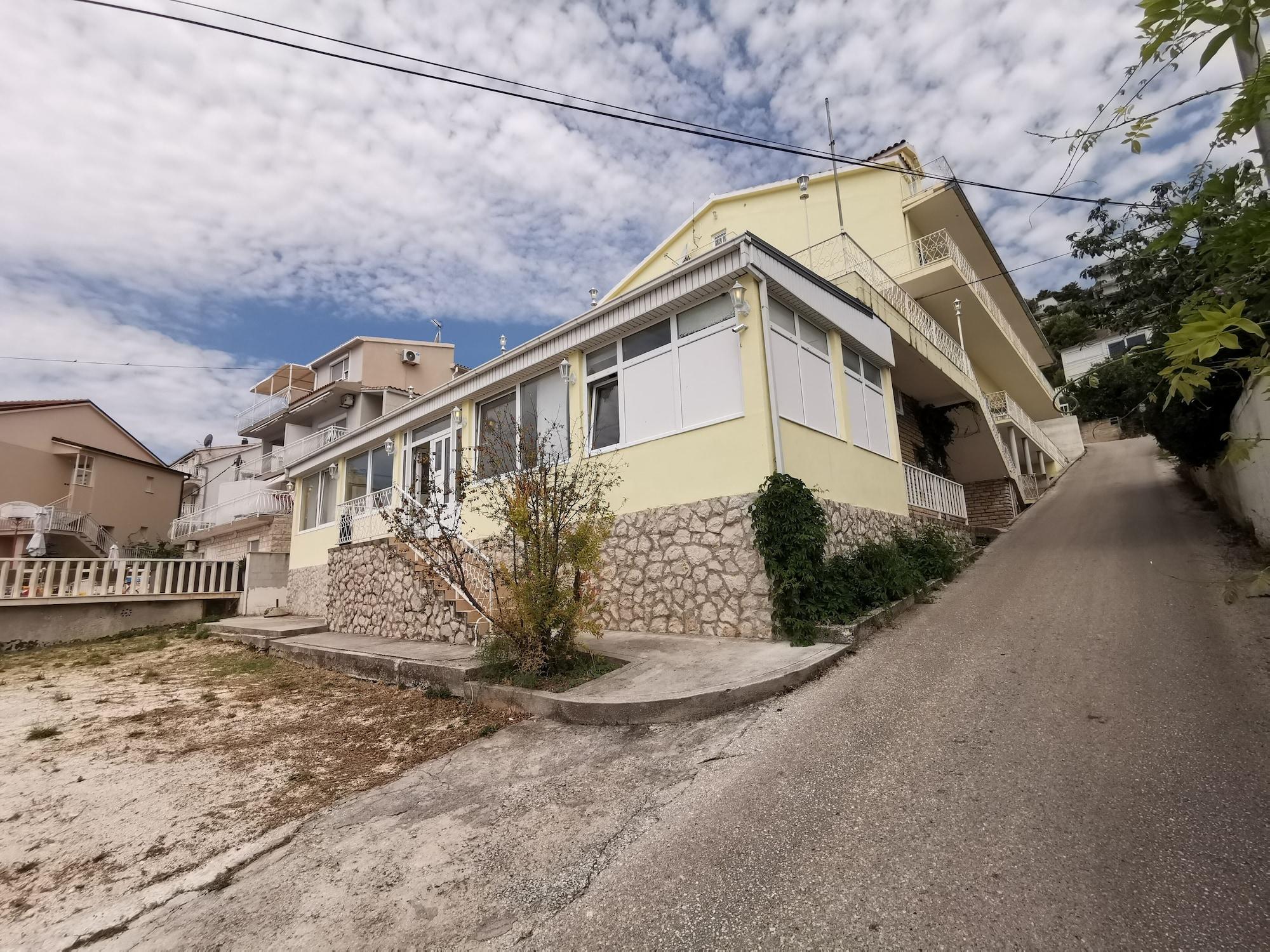 Varios Villa Four Pearls