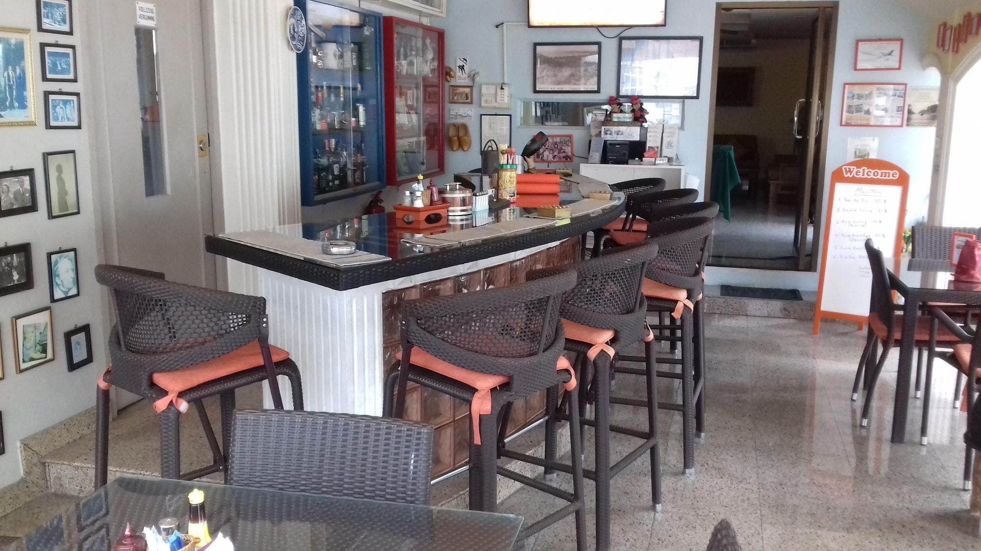 Bar/Salón Villa Oranje Pattaya